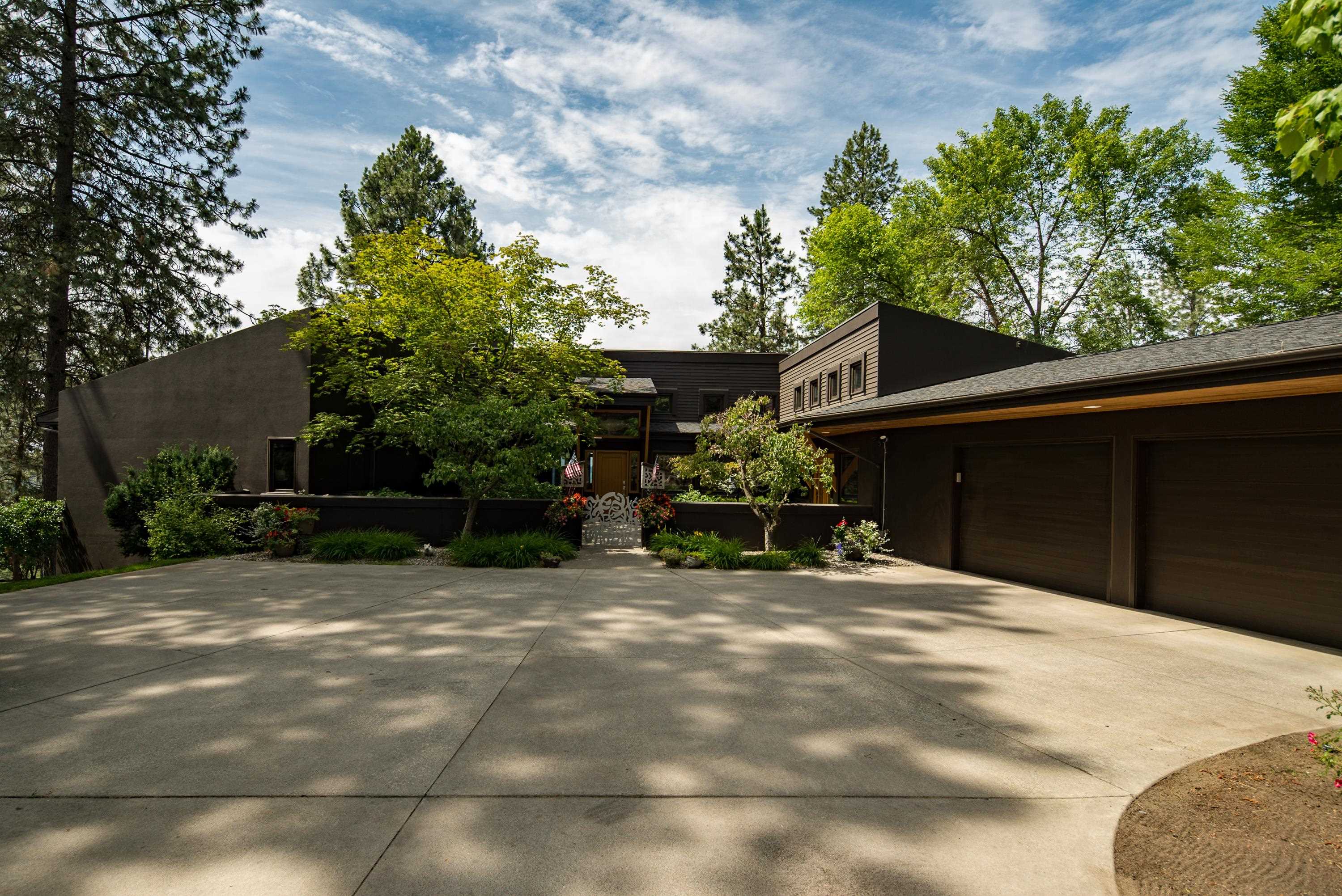 Spokane, Washington, 99223, United States, 4 Bedrooms Bedrooms, ,4 BathroomsBathrooms,Residential,For Sale,2002514