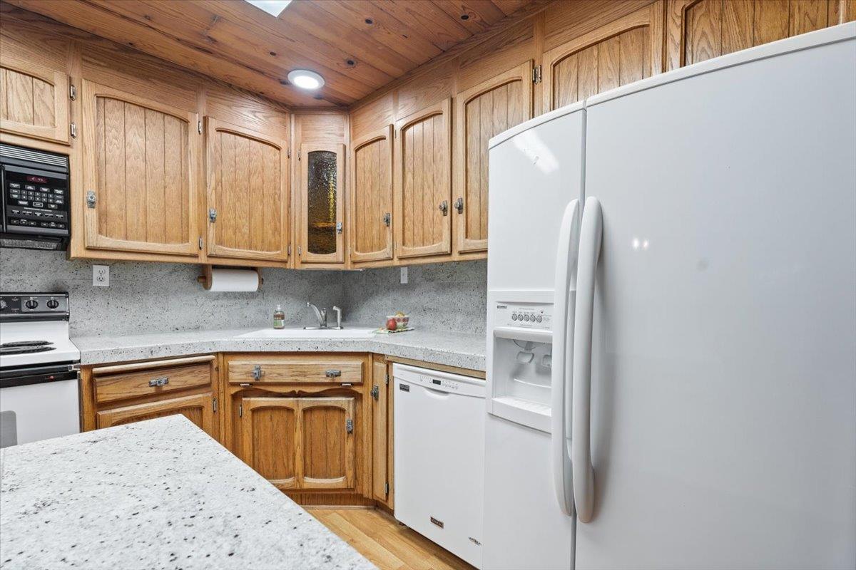 Grass Valley, California, 95945, United States, 3 Bedrooms Bedrooms, ,2 BathroomsBathrooms,Residential,For Sale,1974431