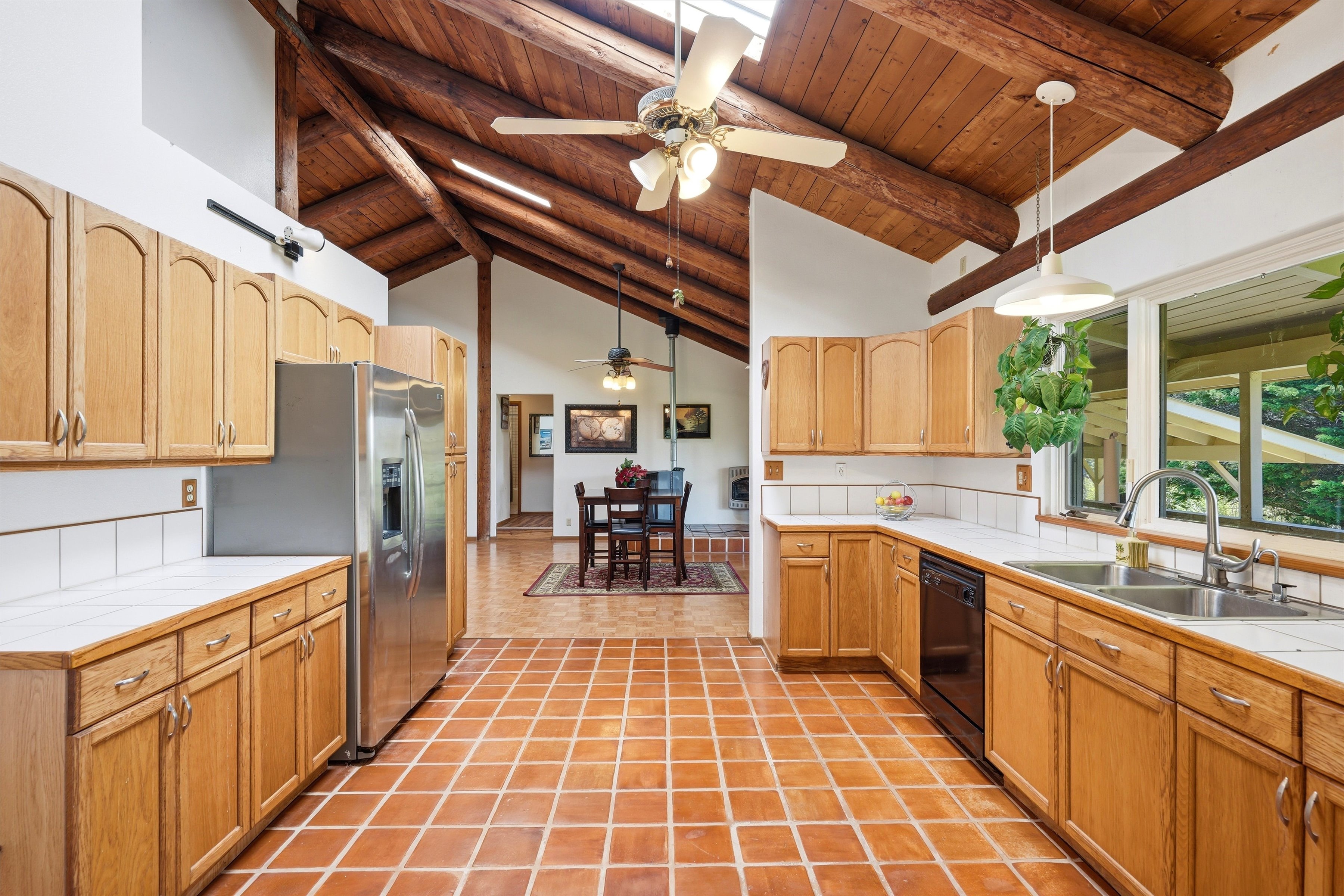  Single-level home on 2.5 fully fenced and gated acres - 物件實景