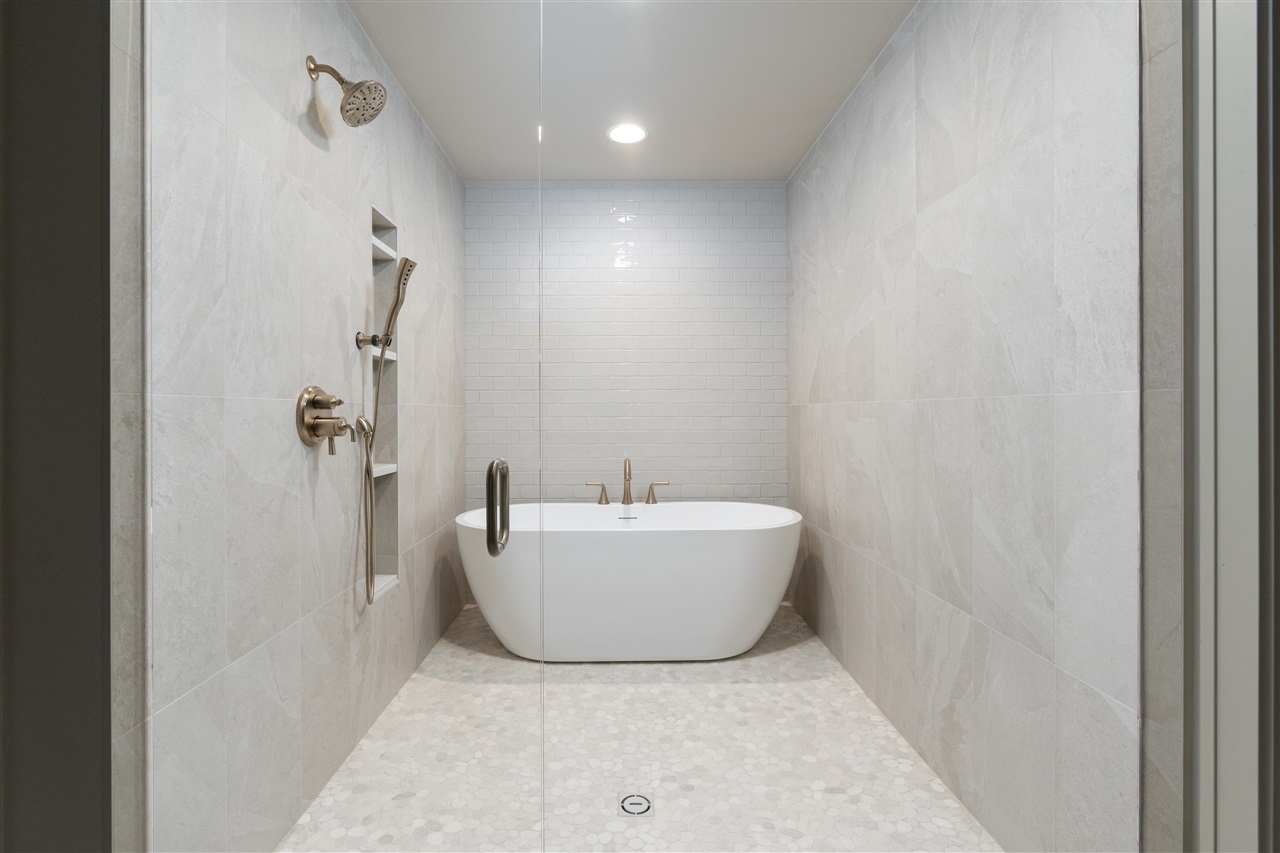 Bowling Green, Kentucky, 42103, United States, 3 Bedrooms Bedrooms, ,4 BathroomsBathrooms,Residential,For Sale,1941670