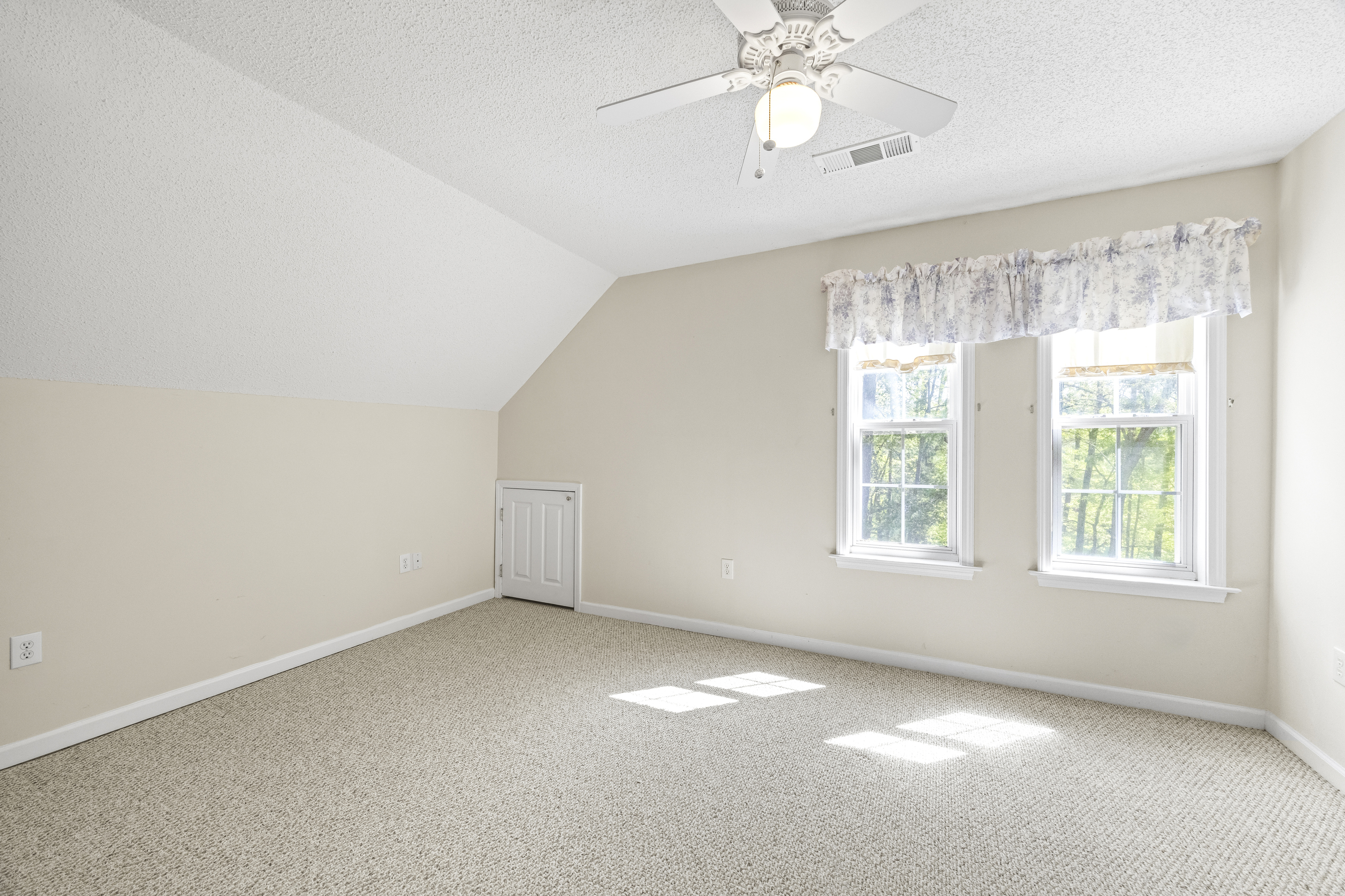 Hartwell, Georgia, 30643, United States, 4 Bedrooms Bedrooms, ,4 BathroomsBathrooms,Residential,For Sale,1906193