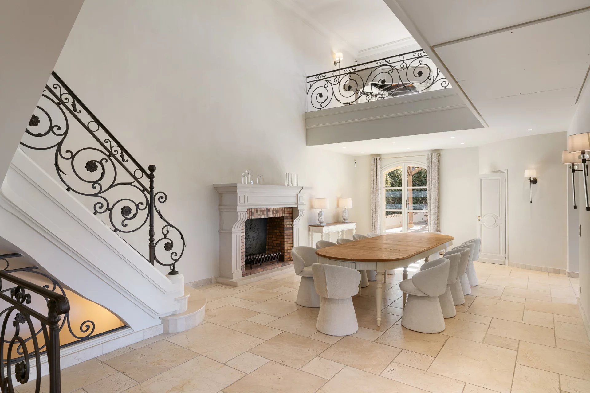 Antibes, Provence-Alpes-Côte d’Azur, 06600, FR, 6 Bedrooms Bedrooms, ,Residential,For Sale,1986252