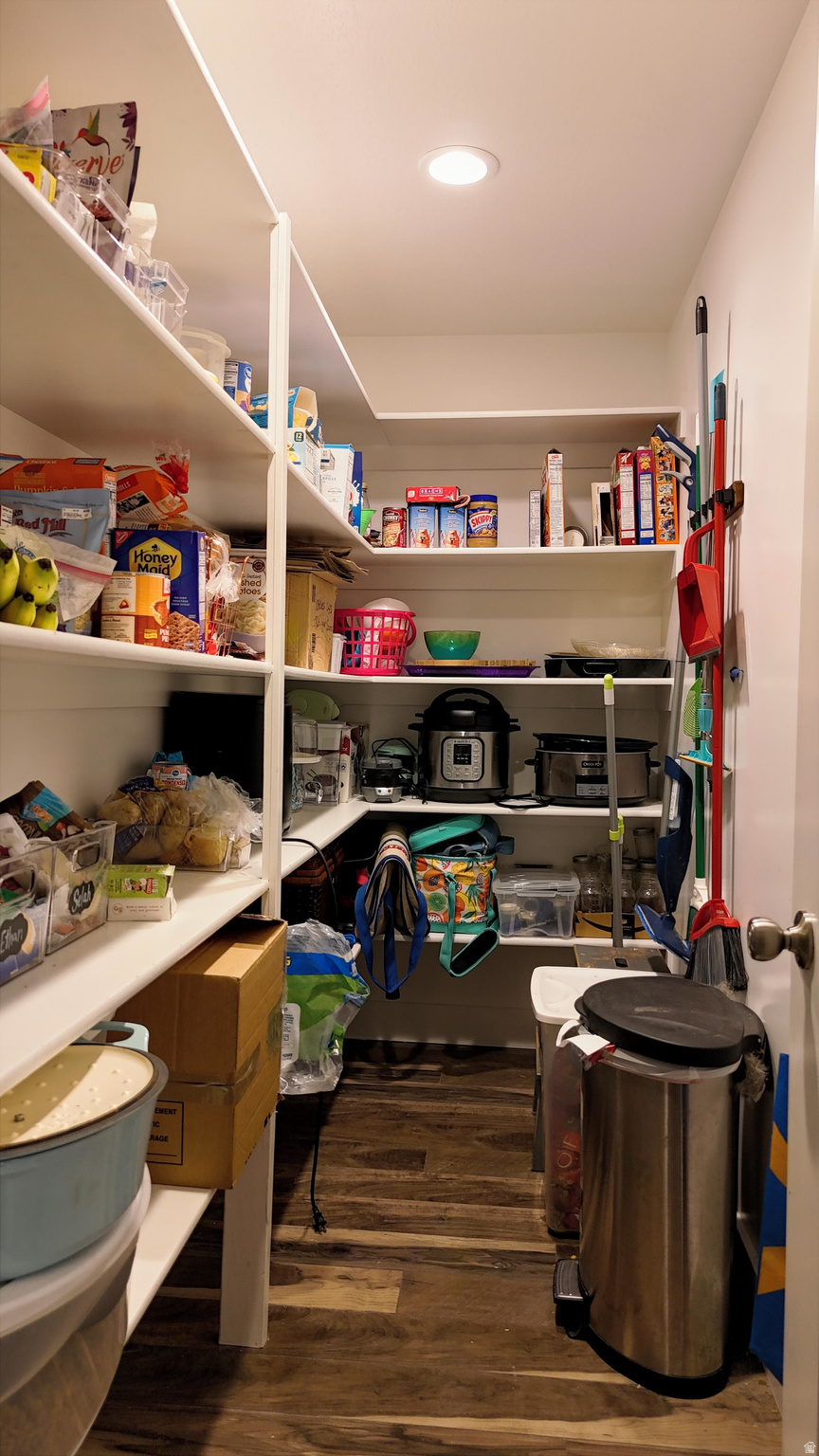 Plain City, Utah, 84404, United States, 7 Bedrooms Bedrooms, ,3 BathroomsBathrooms,Residential,For Sale,2000664