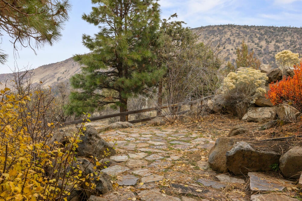 Klamath Falls, Oregon, 97601, United States, 4 Bedrooms Bedrooms, ,3 BathroomsBathrooms,Residential,For Sale,1987766