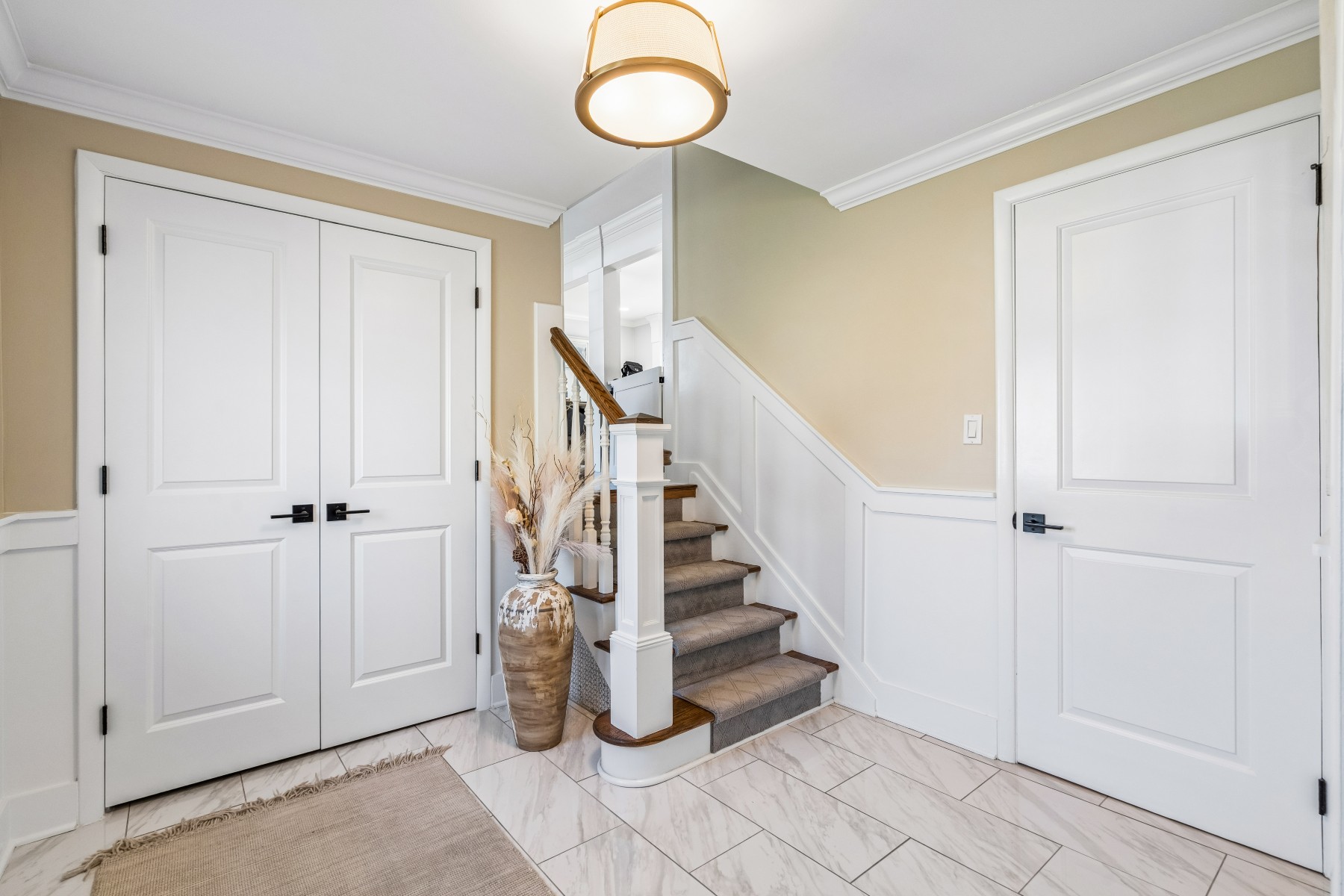  Immaculate and Updated Split Level Residence - 物件實景