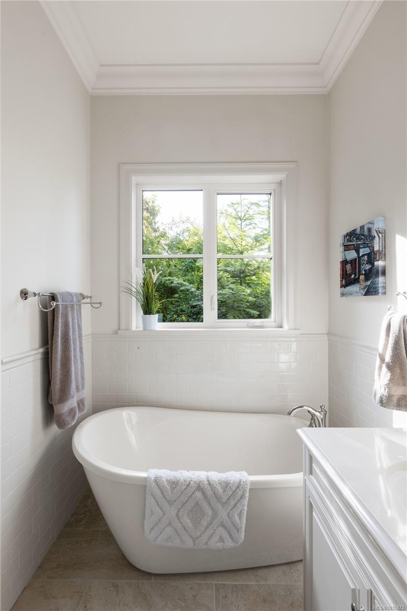 NORTH SAANICH, British Columbia, V8L 5M1, CA, 3 Bedrooms Bedrooms, ,Residential,For Sale,1948339