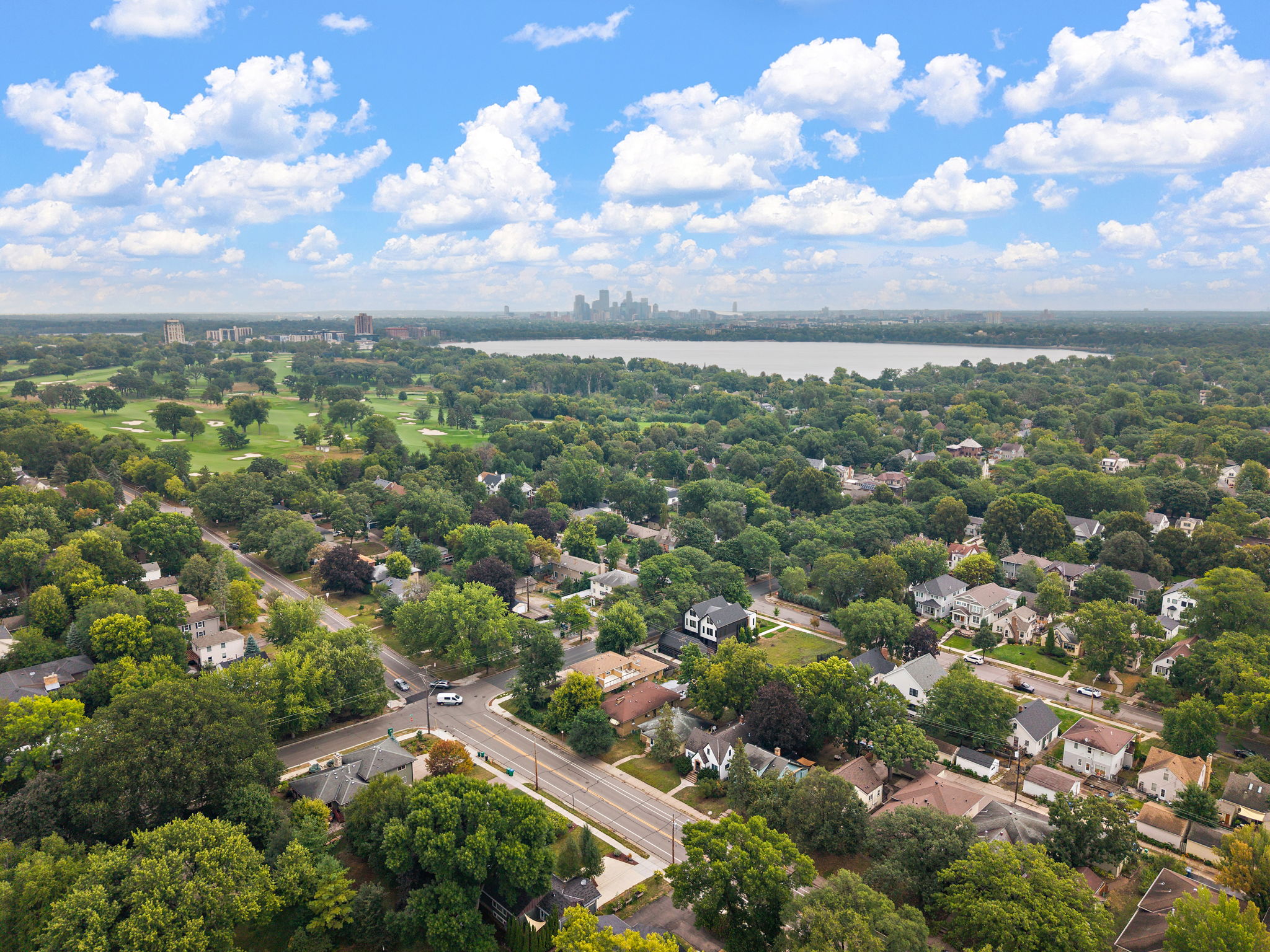  Classic Character and Exceptional Space in Linden Hills - 物件實景
