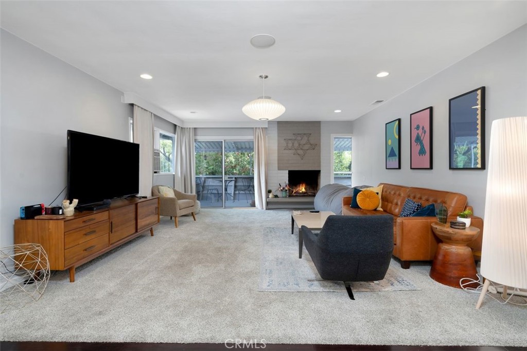 Pasadena, California, 91107, United States, 2 Bedrooms Bedrooms, ,2 BathroomsBathrooms,Residential,For Sale,1896014