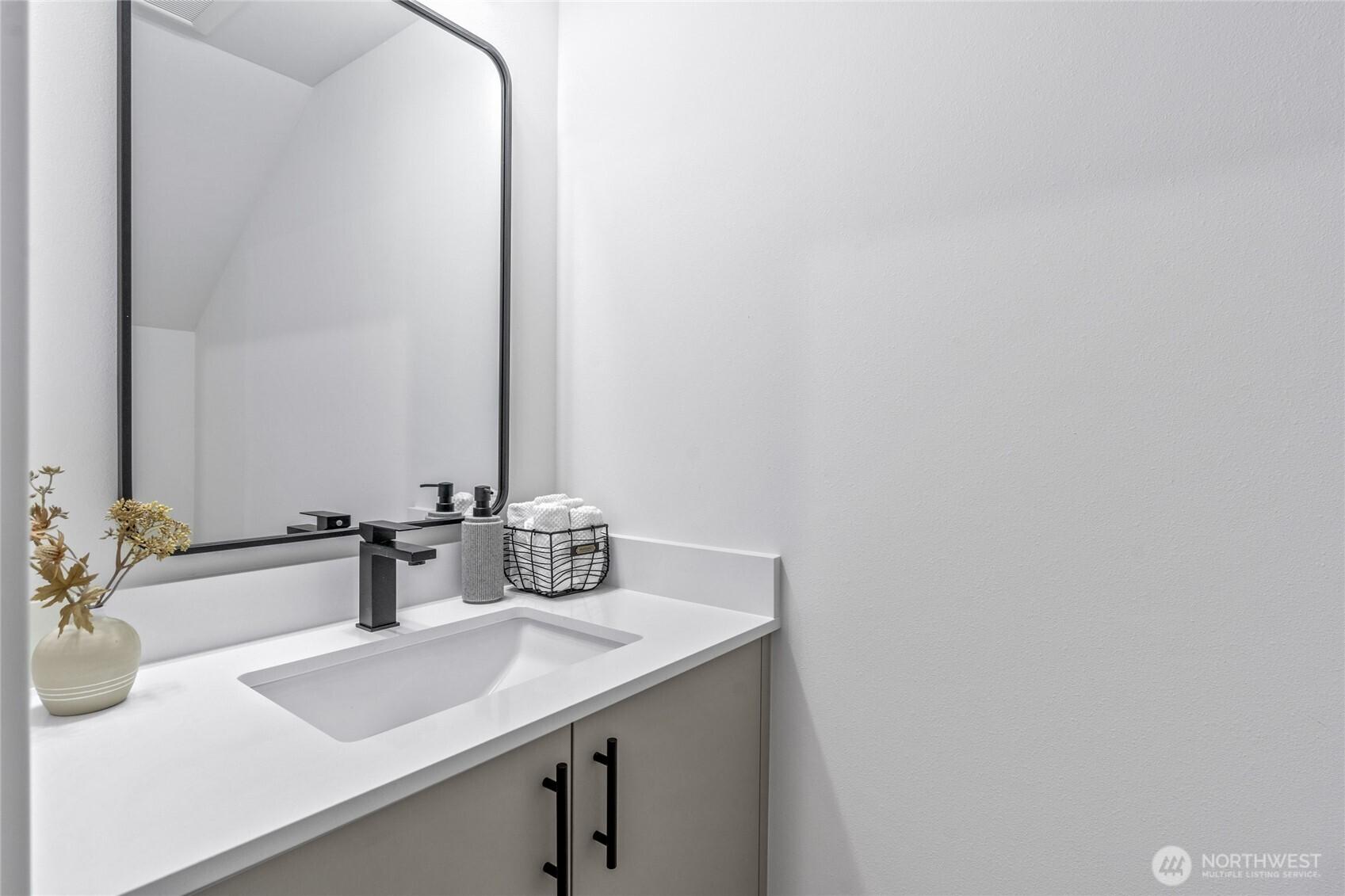 SEATTLE, Washington, 98125, United States, 3 Bedrooms Bedrooms, ,3 BathroomsBathrooms,Residential,For Sale,1995957