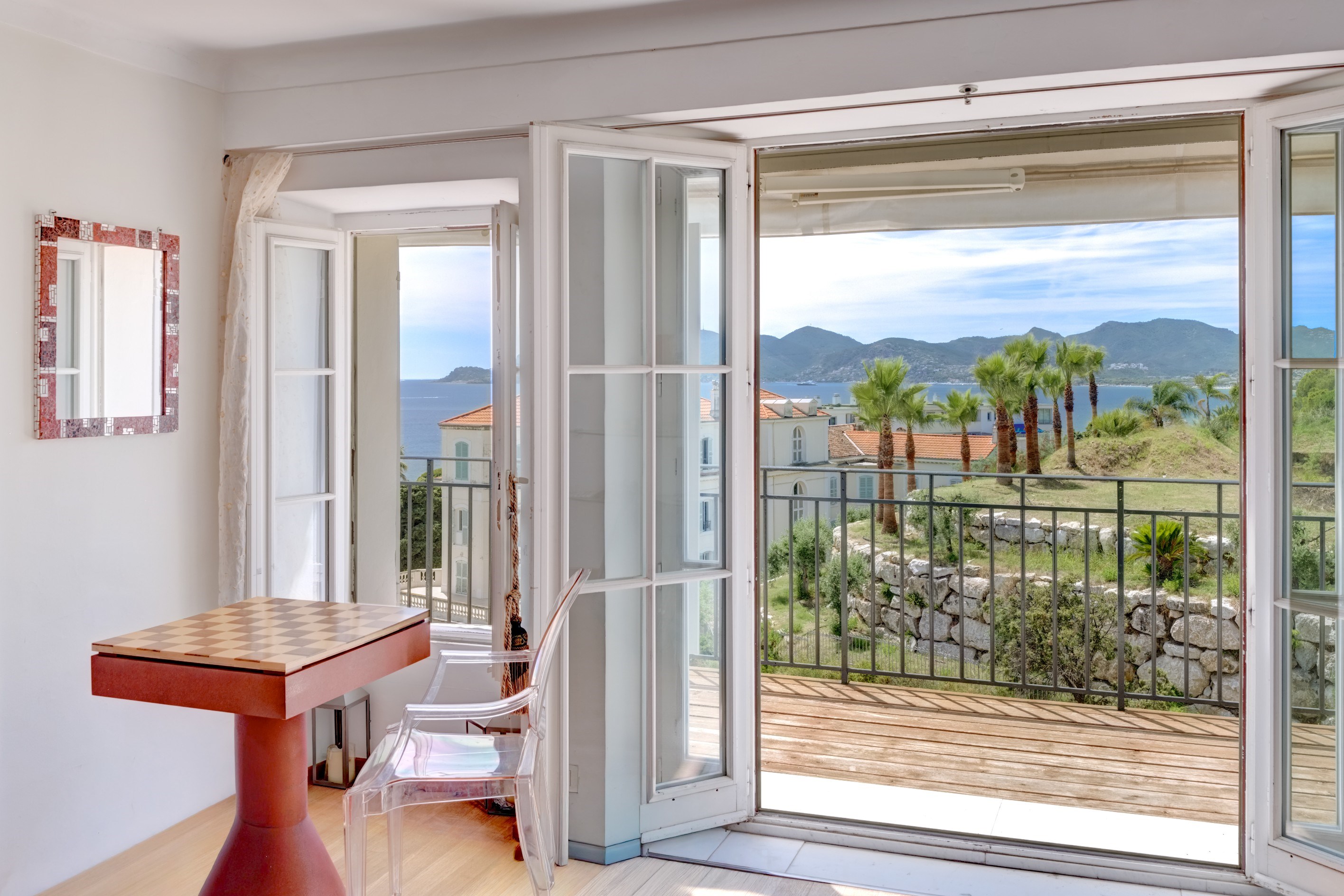  La Croix des Gardes: Penthouse with panoramic sea views and terraces in a histo… - 物件實景