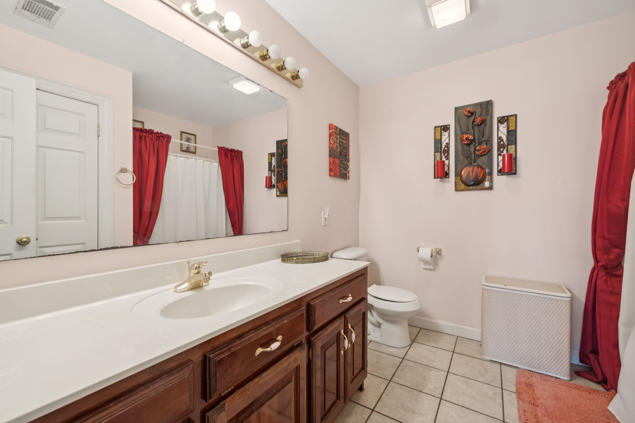 Lawrenceburg, Tennessee, 38464, United States, 5 Bedrooms Bedrooms, ,4 BathroomsBathrooms,Residential,For Sale,1967906