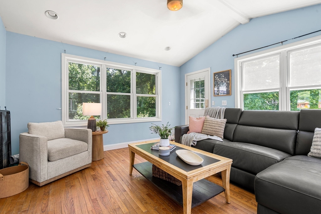 Lowell, Massachusetts, 01852, United States, 5 Bedrooms Bedrooms, ,4 BathroomsBathrooms,Residential,For Sale,1874290