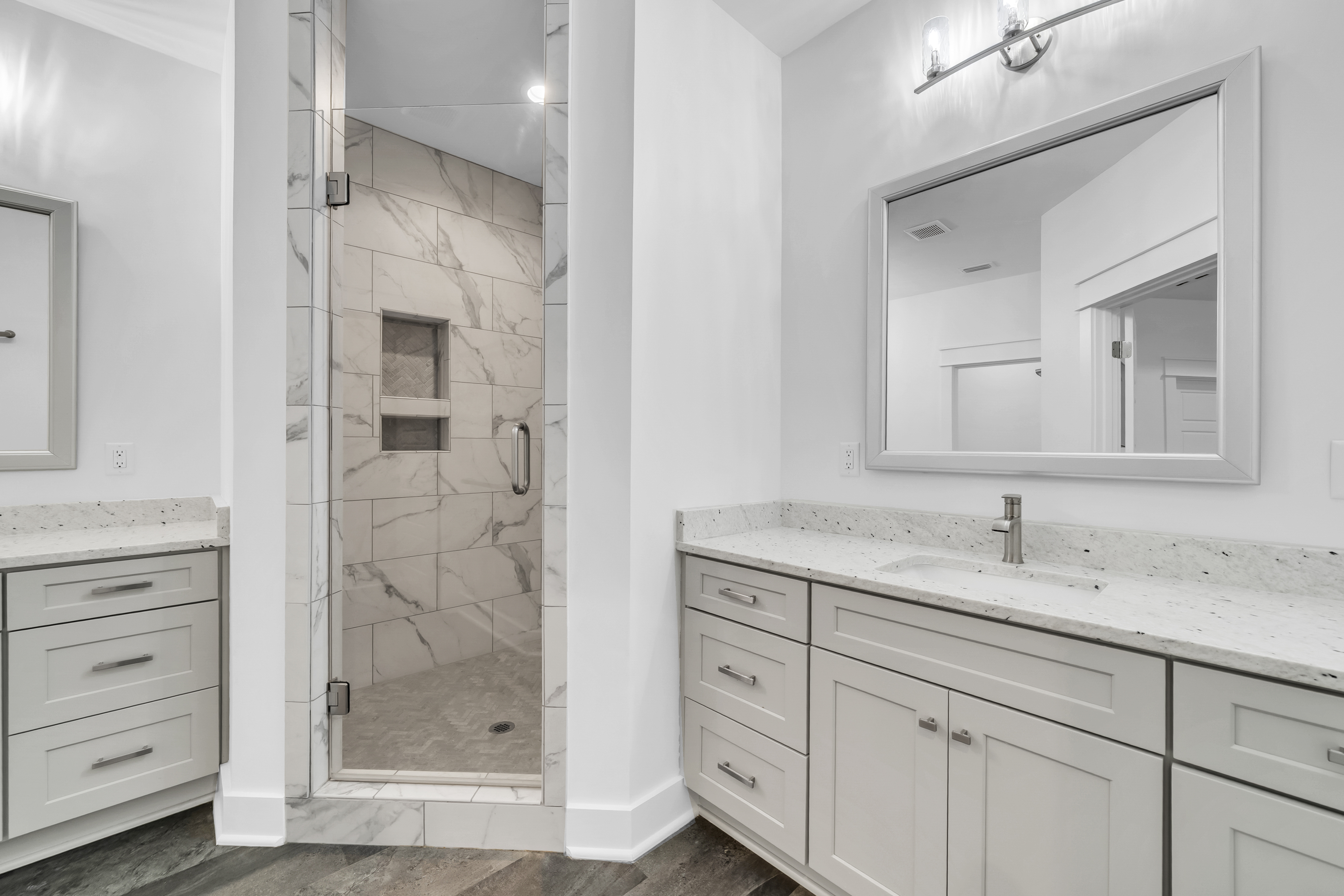  Move-In Ready Brick Home with Spacious Fenced Backyard Near the Bay - 物件實景