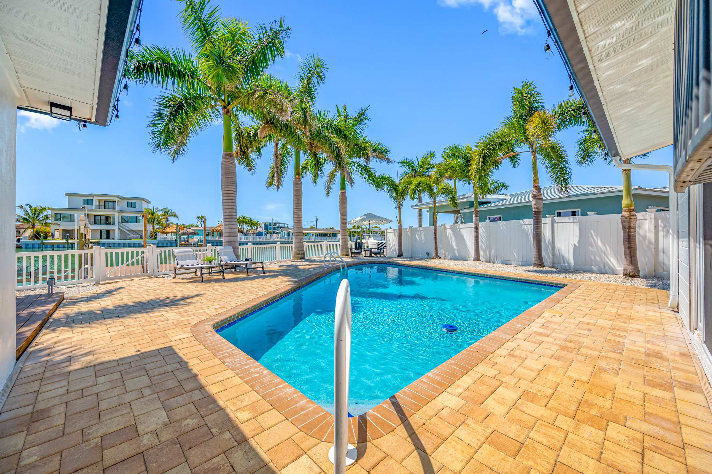 St Petersburg, Florida, 33707, United States, 3 Bedrooms Bedrooms, ,2 BathroomsBathrooms,Residential,For Sale,2034838