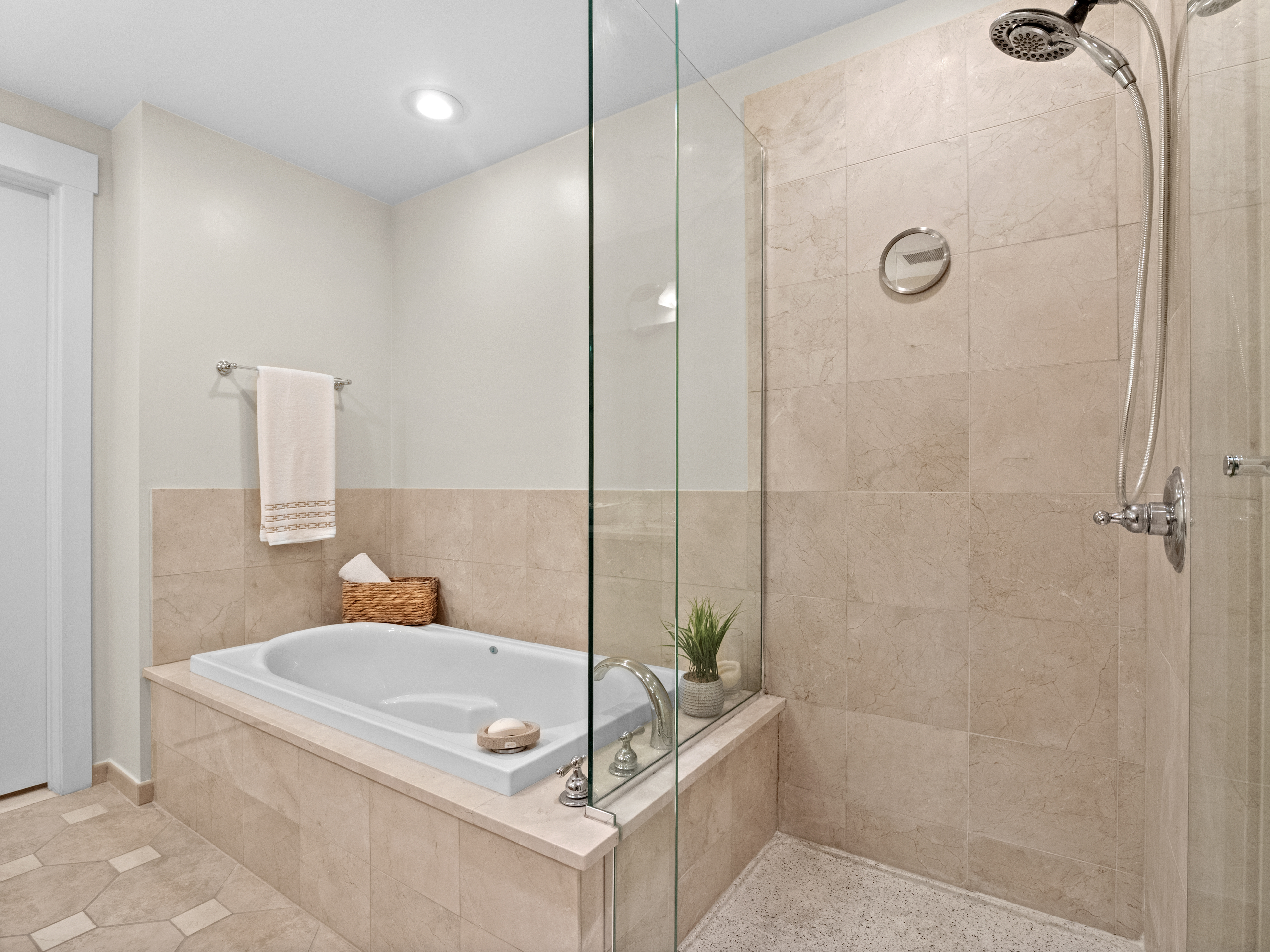  Perfectly positioned in the heart of Belmar’s vibrant downtown district - 物件實景