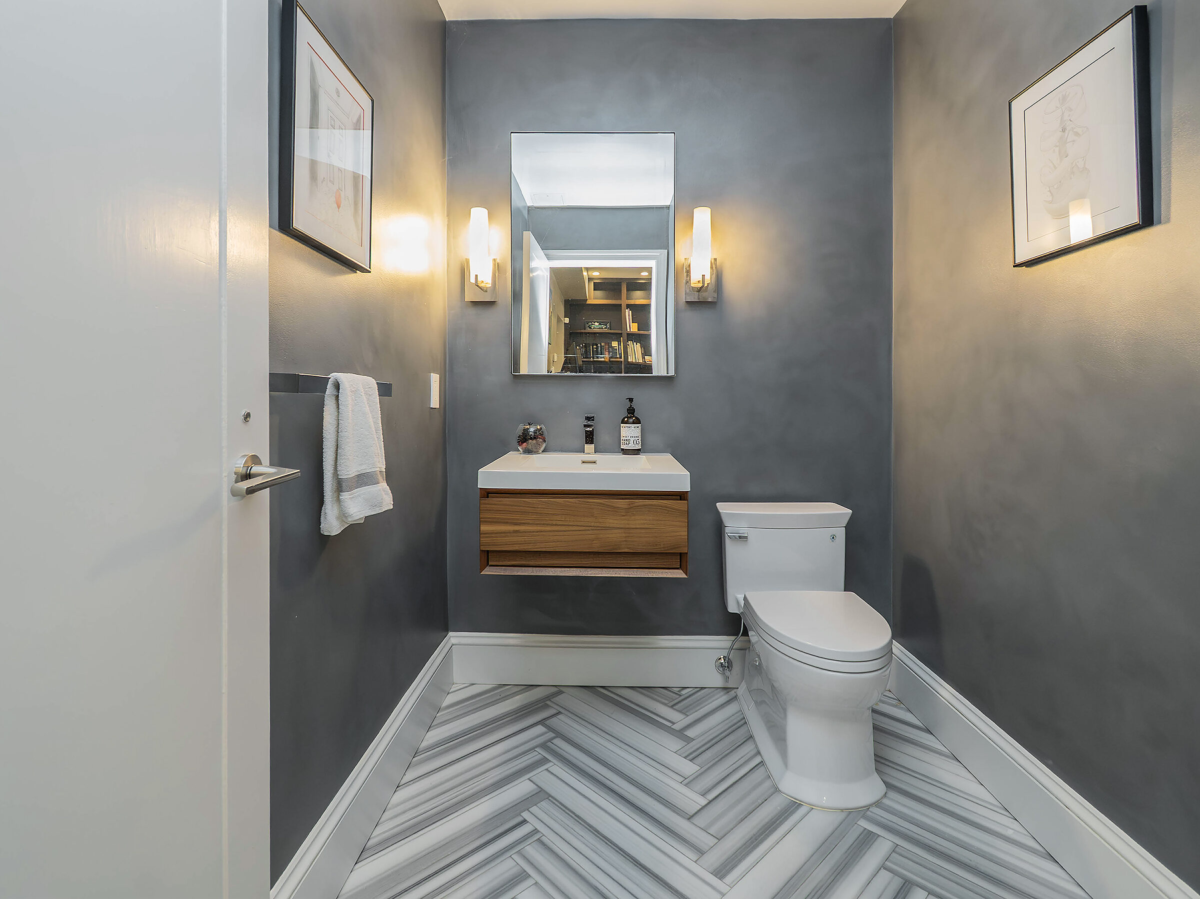  155 Estate Court, Roslyn Heights, NY, 11577 - 物件實景