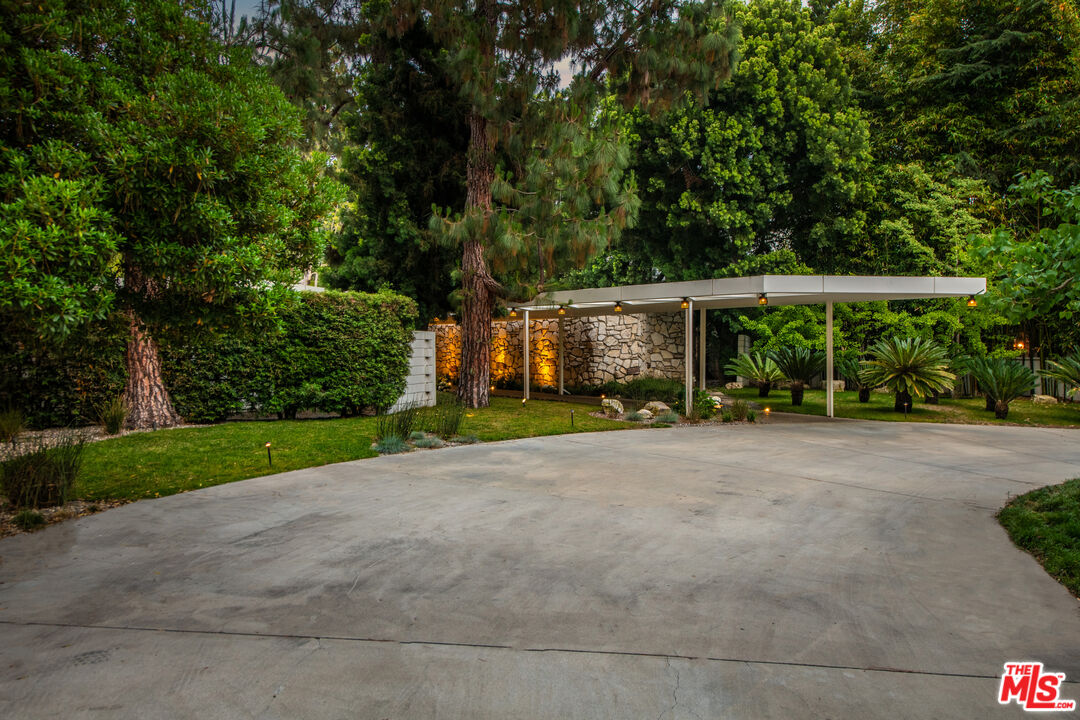 Beverly Hills, California, 90210, United States, 7 Bedrooms Bedrooms, ,2 BathroomsBathrooms,Residential,For Sale,1896171