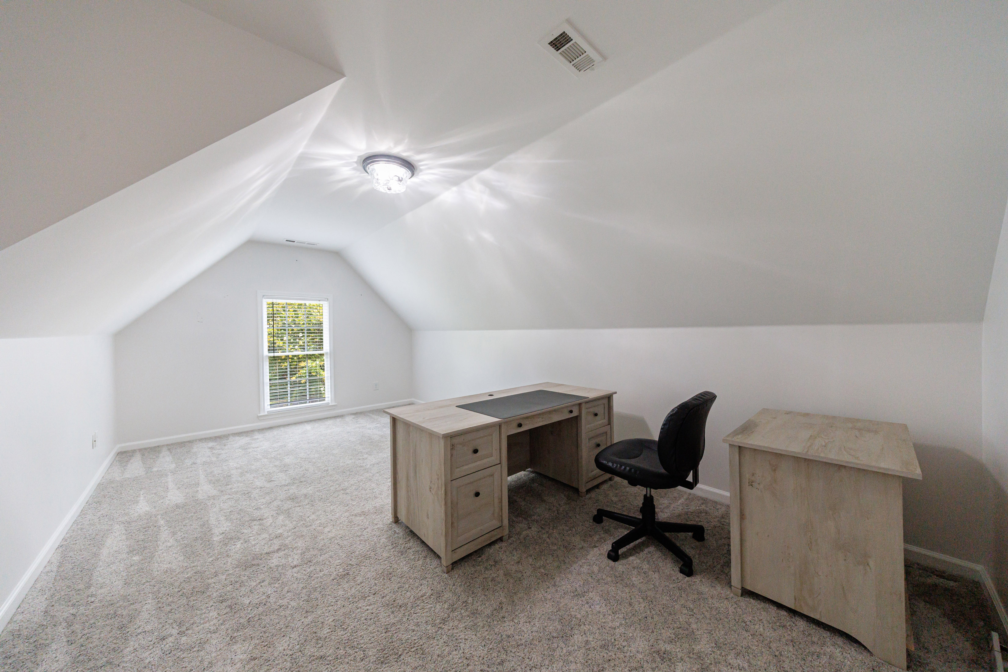  Stunning Craftsman-Style Home Featuring a Desirable Primary Suite on Main Level - 物件實景