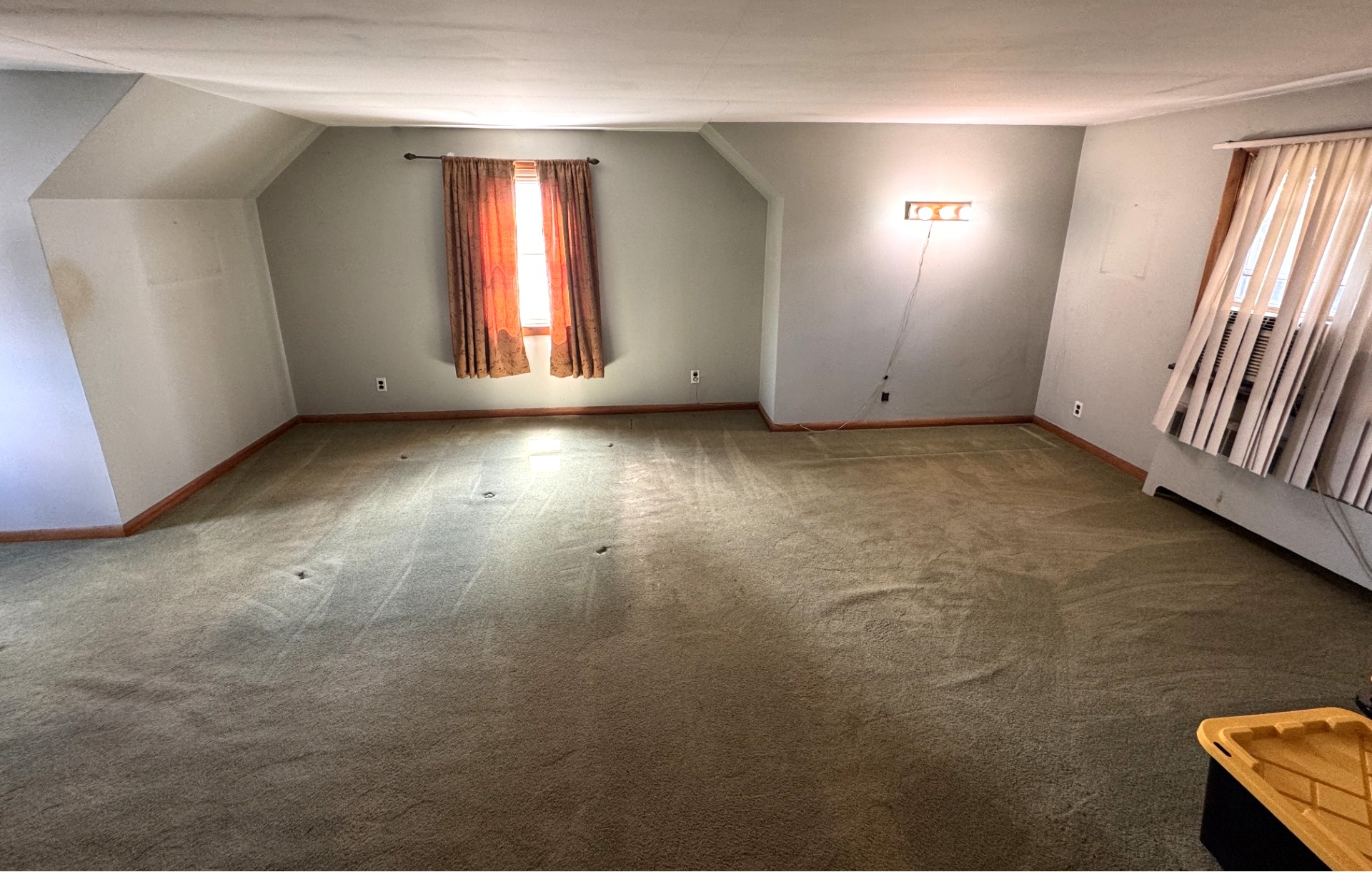 Yonkers, New York, 10703, United States, 3 Bedrooms Bedrooms, ,2 BathroomsBathrooms,Residential,For Sale,1942692