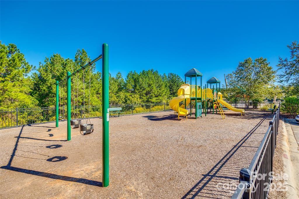 Lancaster, South Carolina, 29720, United States, 5 Bedrooms Bedrooms, ,4 BathroomsBathrooms,Residential,For Sale,1885267