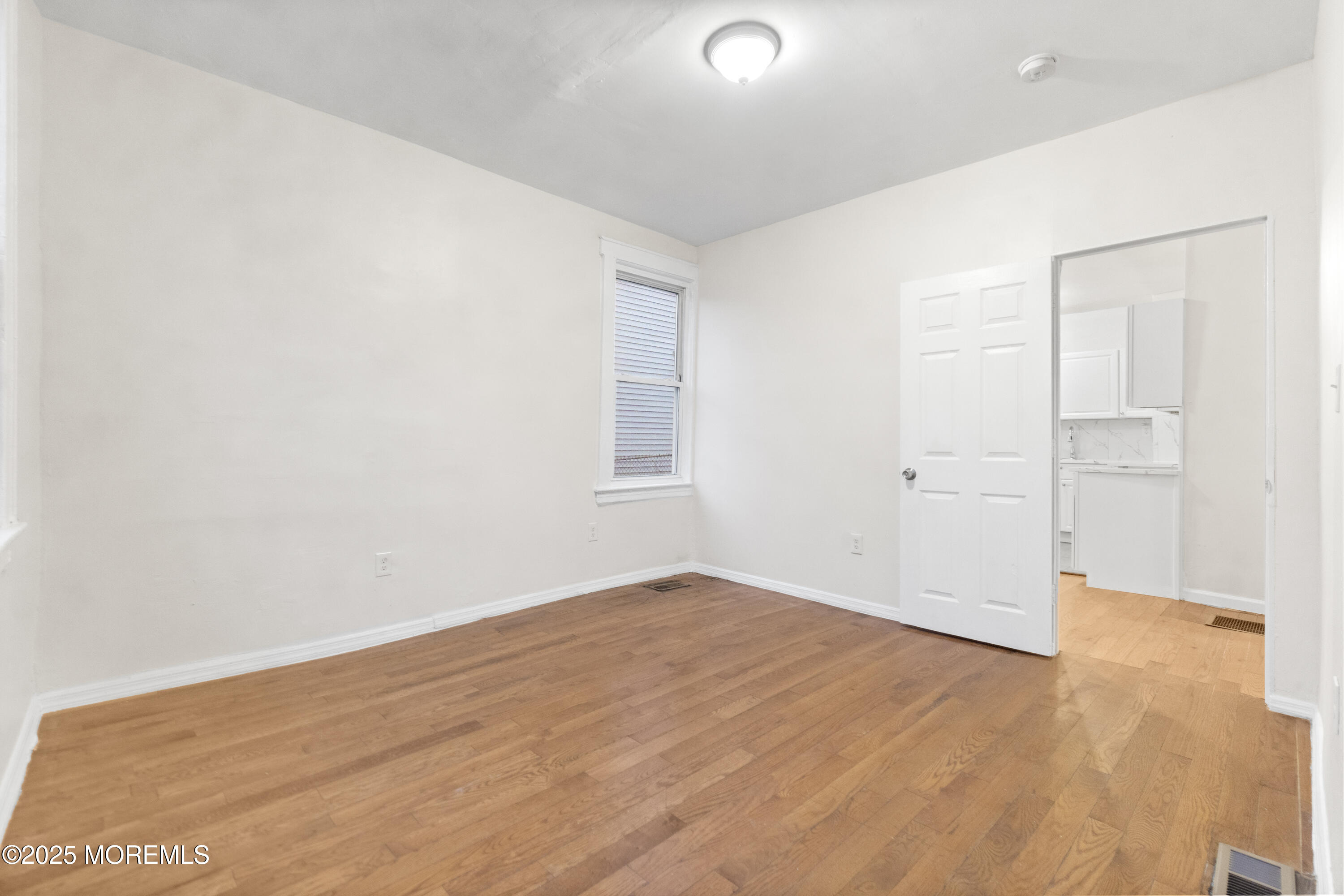 Newark, New Jersey, 07112, United States, 5 Bedrooms Bedrooms, ,2 BathroomsBathrooms,Residential,For Sale,2008185