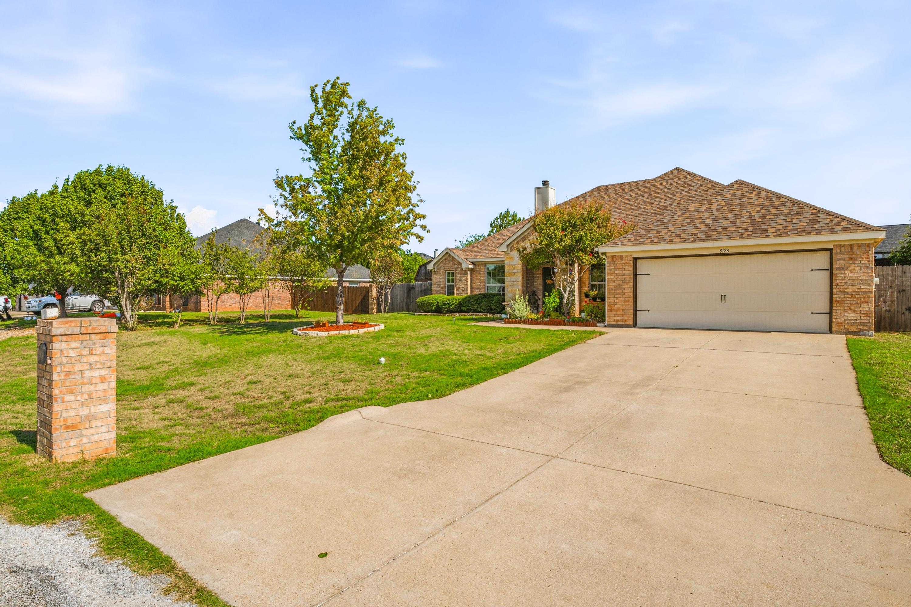  3128 Meandering Way, Granbury, TX, 76049 - 物件實景