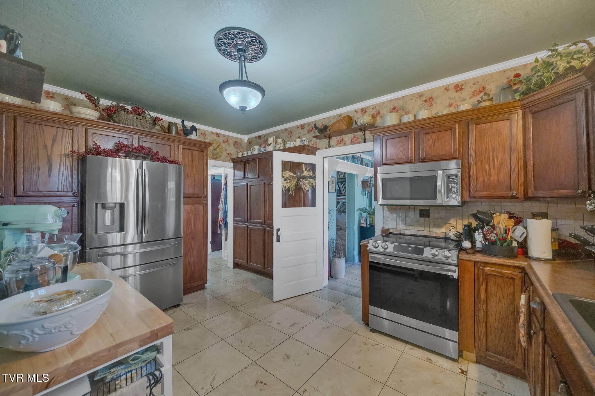 Roan Mountain, Tennessee, 37687, United States, 4 Bedrooms Bedrooms, ,2 BathroomsBathrooms,Residential,For Sale,2010992