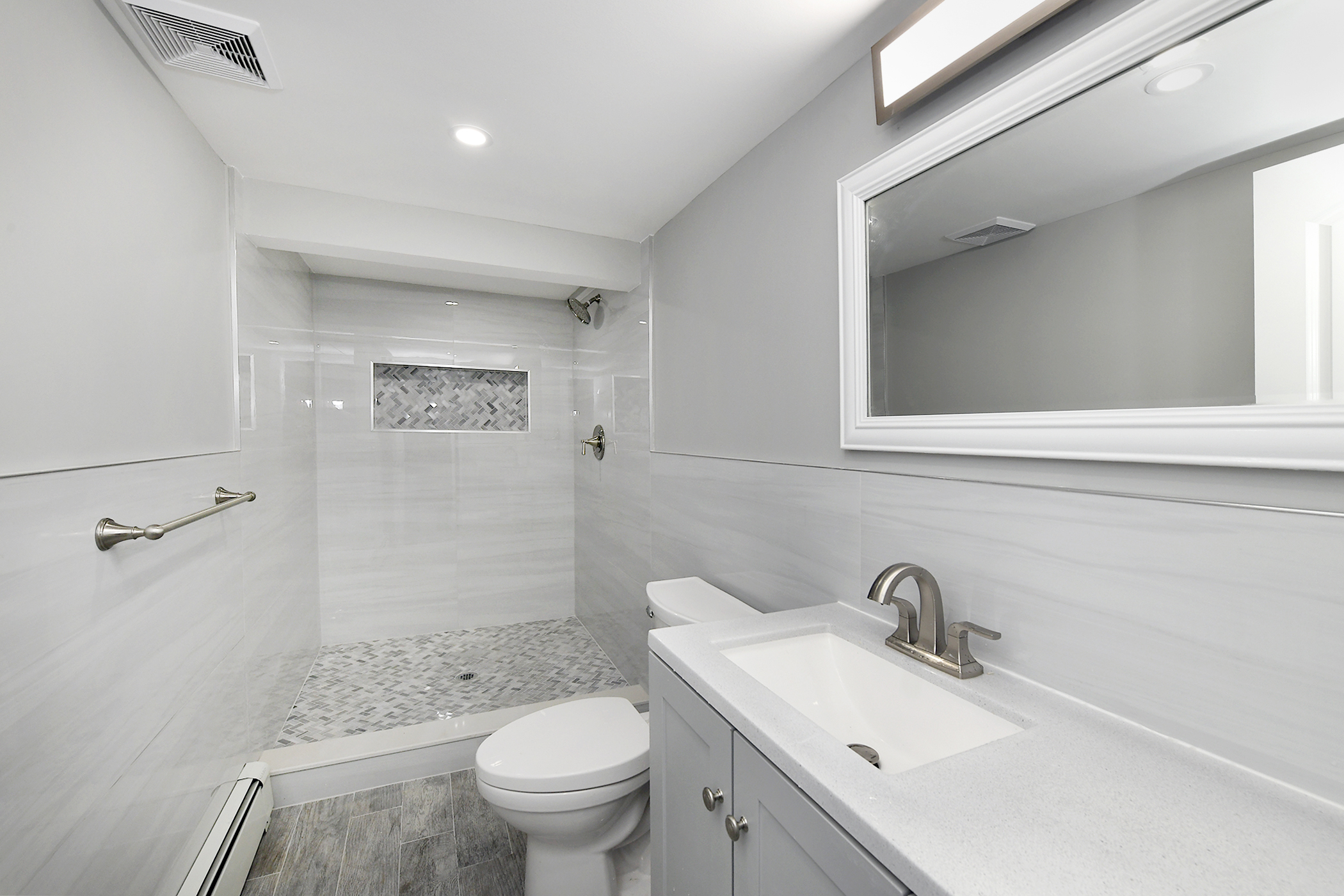 Farmingdale, New York, 11735, United States, 3 Bedrooms Bedrooms, ,2 BathroomsBathrooms,Residential,For Sale,1928376