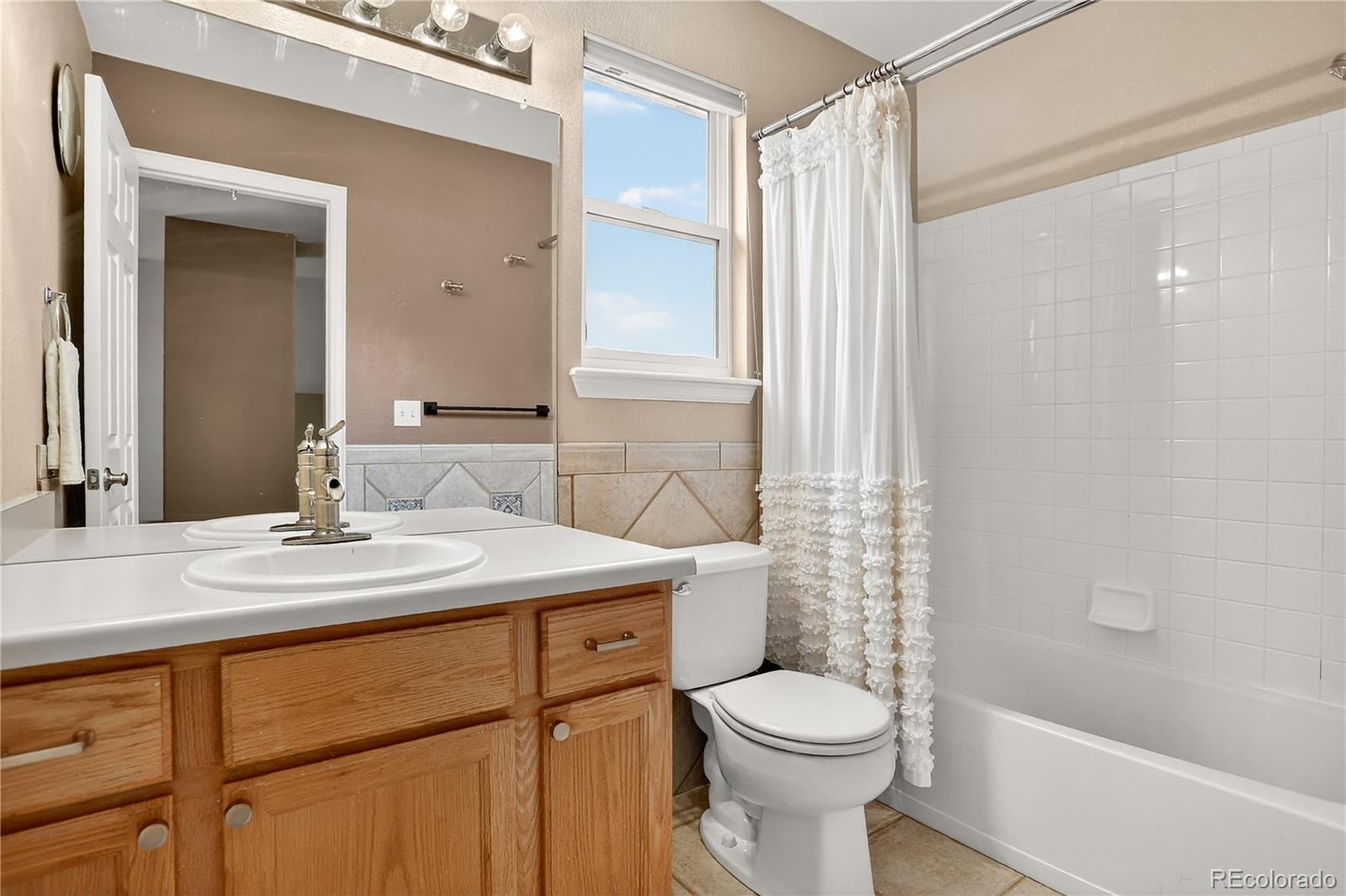 Highlands Ranch, Colorado, 80129, United States, 3 Bedrooms Bedrooms, ,2 BathroomsBathrooms,Residential,For Sale,1941045