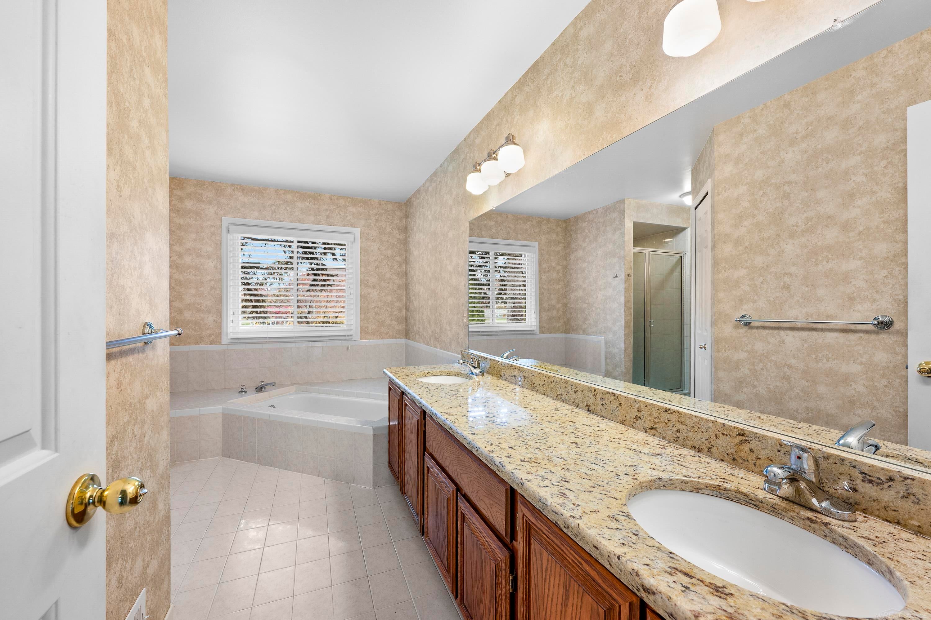 Shelby Twp, Michigan, 48315, United States, 4 Bedrooms Bedrooms, ,4 BathroomsBathrooms,Residential,For Sale,1987428