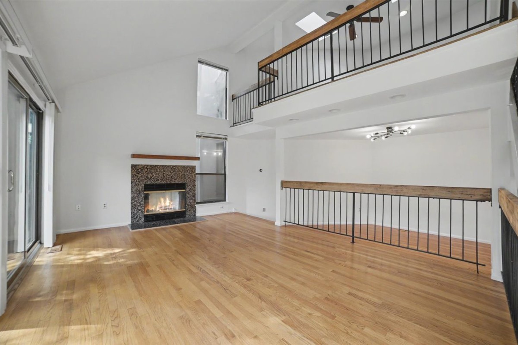  ?The Cedars? Bright and Spacious Townhome - 物件實景