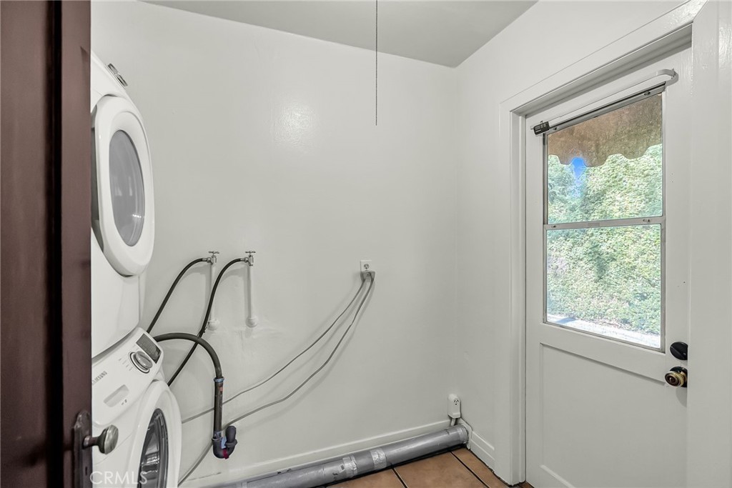 Riverside, California, 92507, United States, 4 Bedrooms Bedrooms, ,2 BathroomsBathrooms,Residential,For Sale,1999020