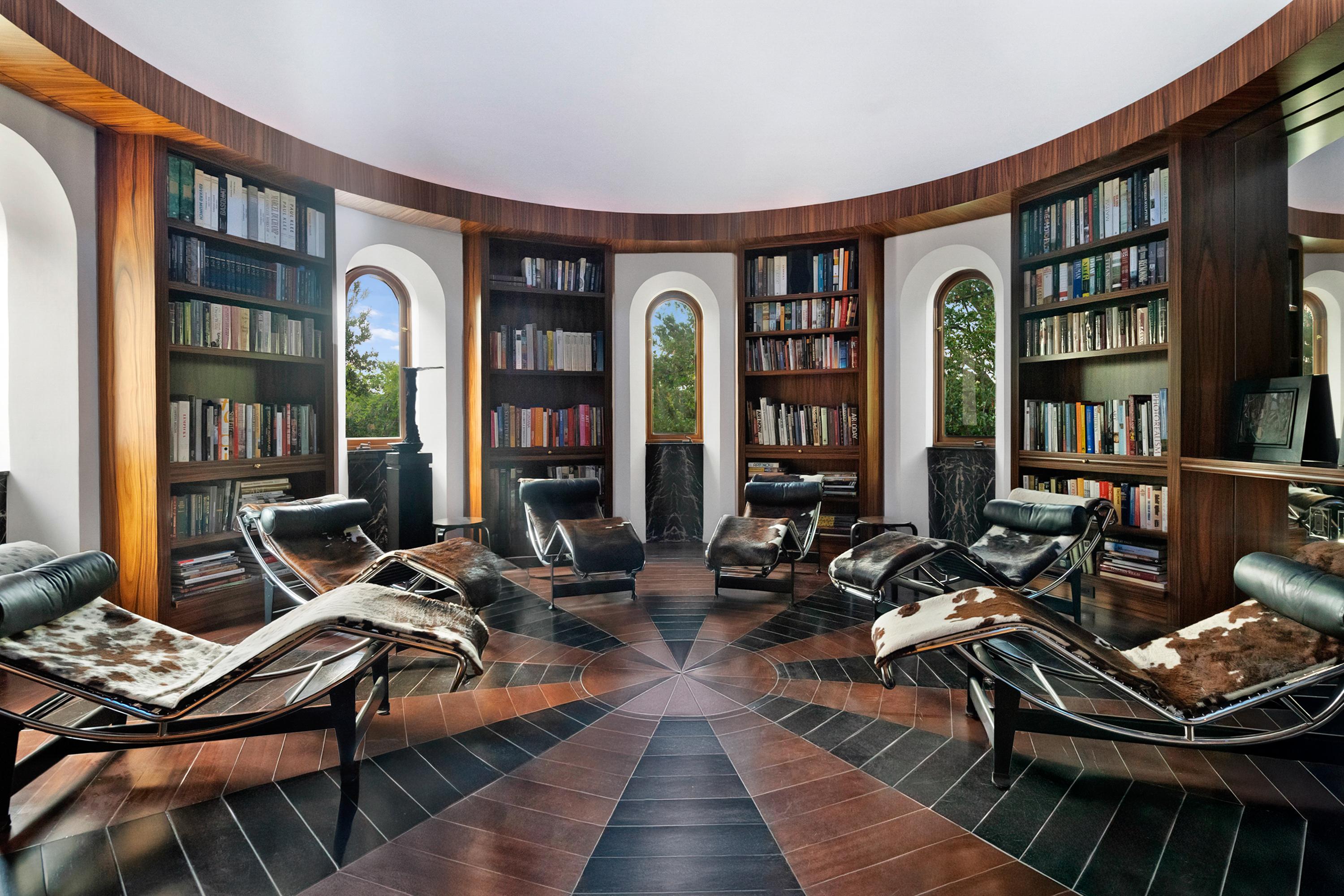  Out of This World - 物件實景