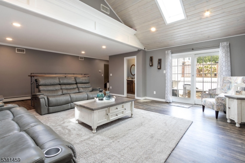 Roxbury Twp., New Jersey, 07876, United States, 4 Bedrooms Bedrooms, ,3 BathroomsBathrooms,Residential,For Sale,1934479