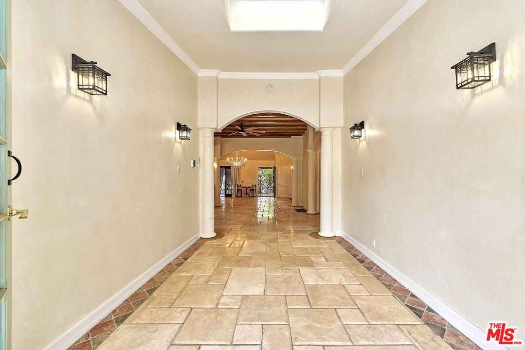 Los Angeles, California, 90004, United States, 4 Bedrooms Bedrooms, ,3 BathroomsBathrooms,Residential,For Sale,1876401