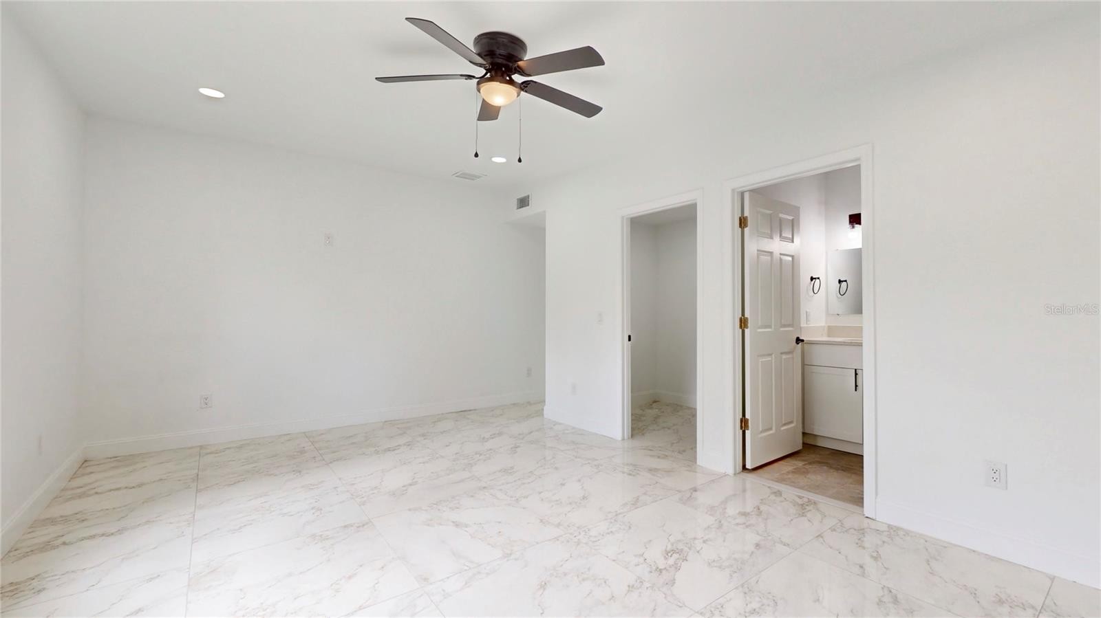 ORLANDO, Florida, 32806, United States, 4 Bedrooms Bedrooms, ,3 BathroomsBathrooms,Residential,For Sale,1879831