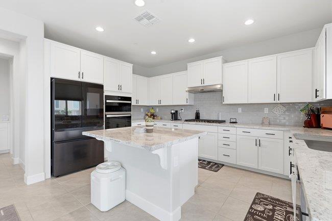 Hollister, California, 95023, United States, 5 Bedrooms Bedrooms, ,4 BathroomsBathrooms,Residential,For Sale,2032027