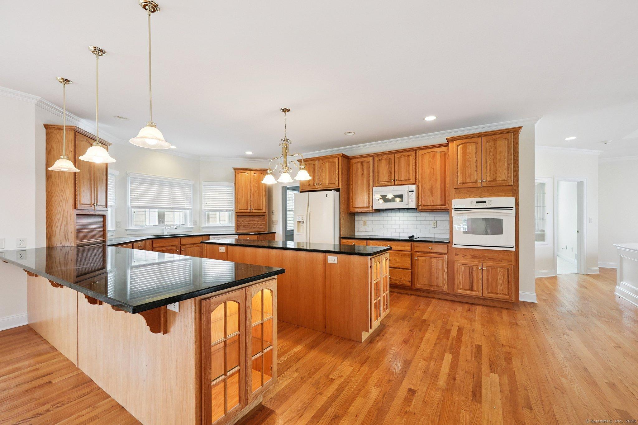 Wallingford, Connecticut, 06492, United States, 2 Bedrooms Bedrooms, ,4 BathroomsBathrooms,Residential,For Sale,1983794