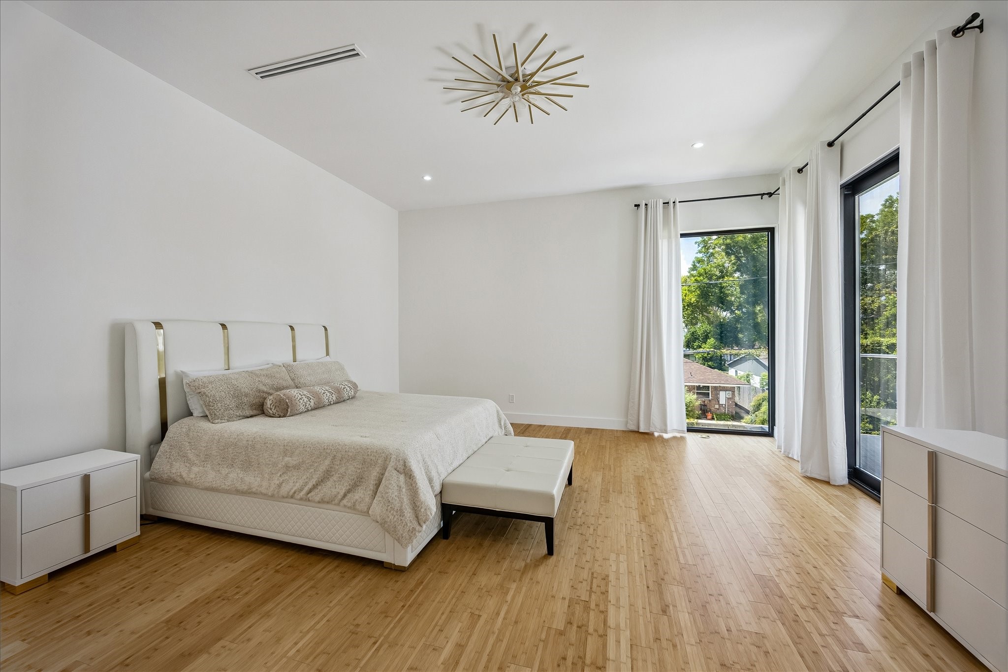  9909 Larston Street - 物件實景