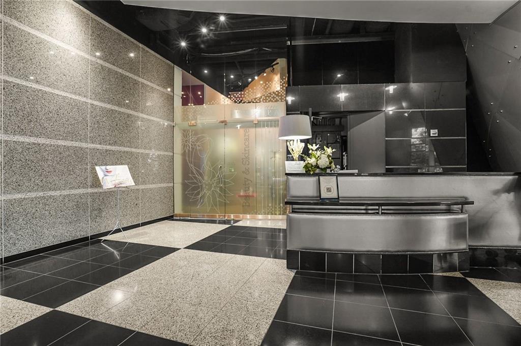 Atlanta, Georgia, 30326, United States, 2 Bedrooms Bedrooms, ,3 BathroomsBathrooms,Residential,For Sale,1949751