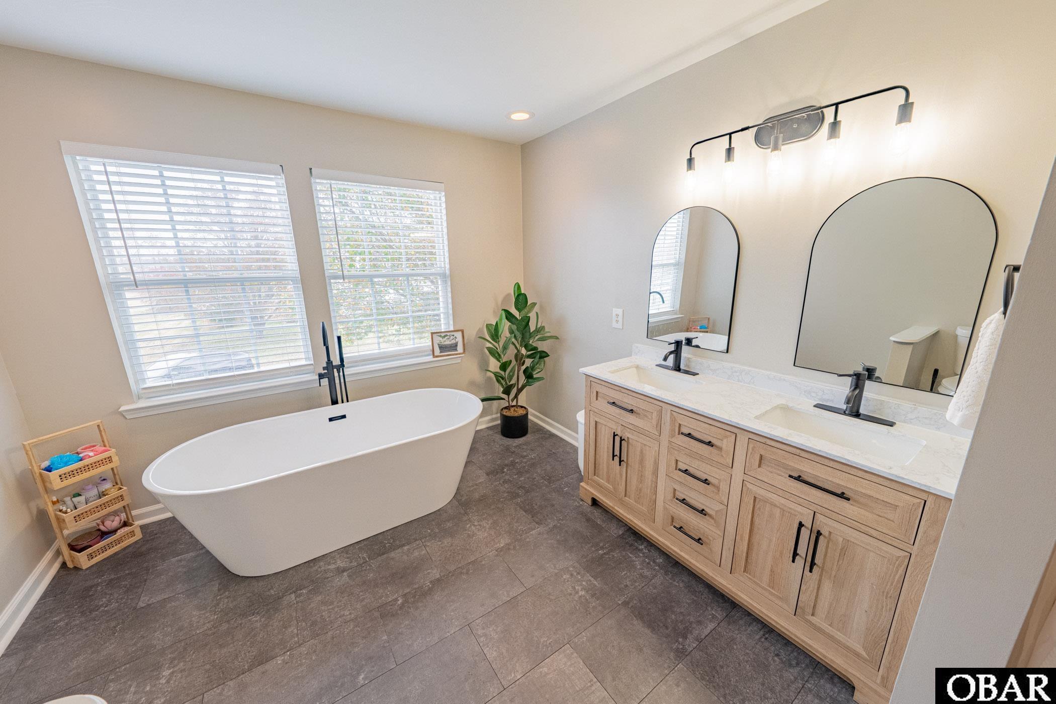 Moyock, North Carolina, 27958, United States, 6 Bedrooms Bedrooms, ,3 BathroomsBathrooms,Residential,For Sale,1997191