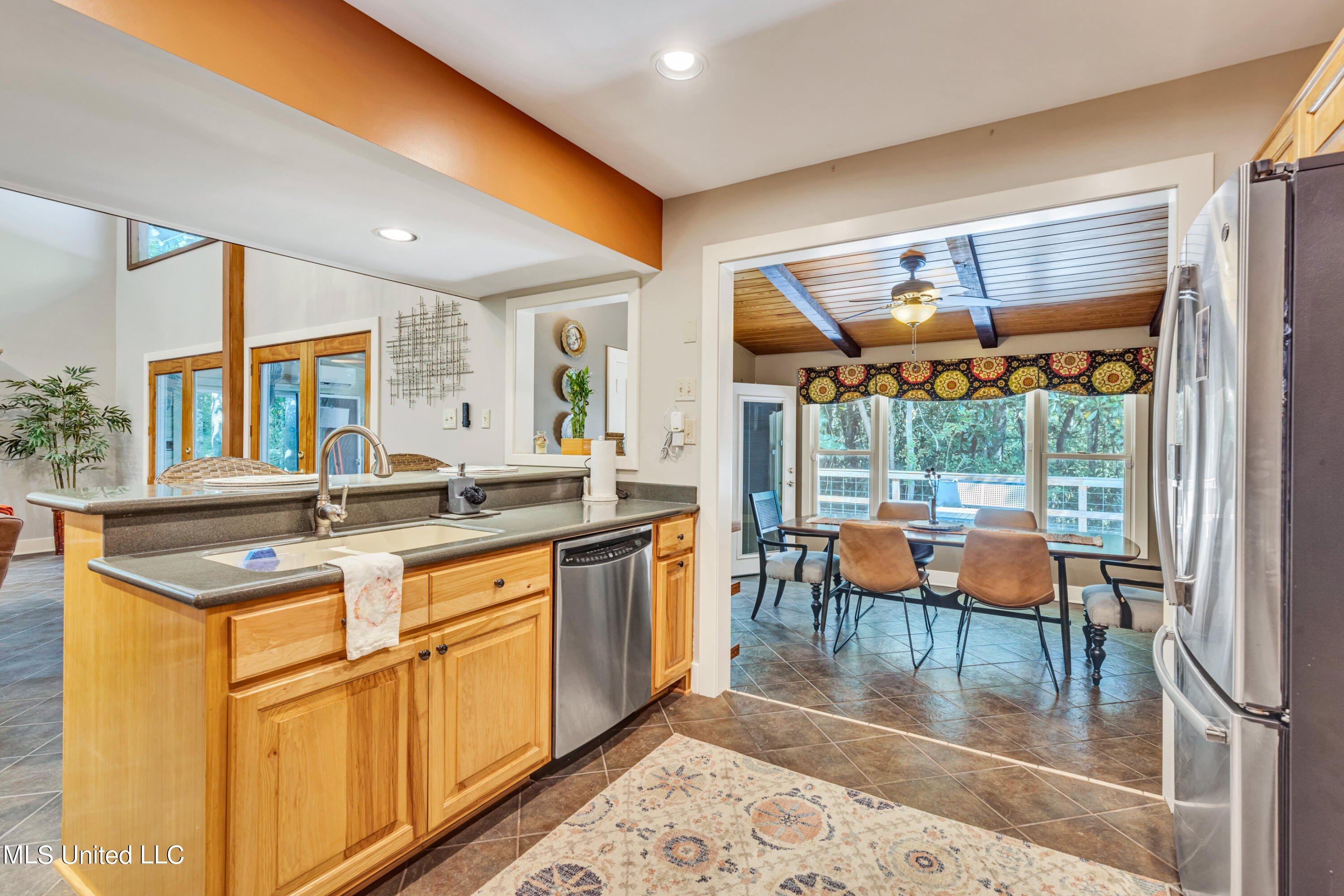 Ocean Springs, Mississippi, 39564, United States, 3 Bedrooms Bedrooms, ,4 BathroomsBathrooms,Residential,For Sale,1942785