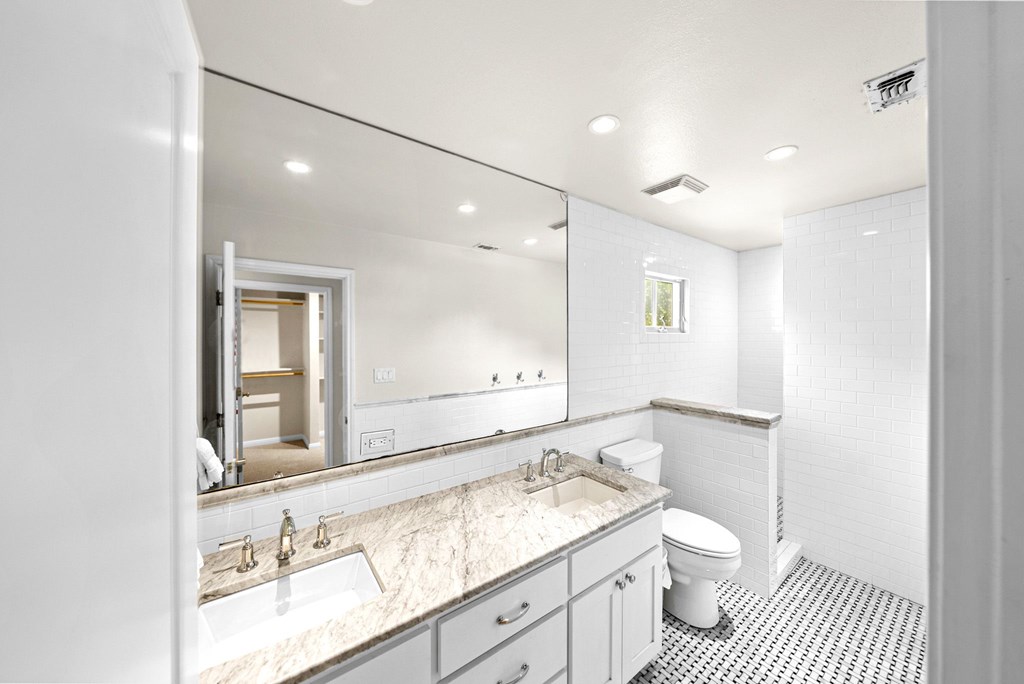 Fredericksburg, Texas, 78624, United States, 6 Bedrooms Bedrooms, ,6 BathroomsBathrooms,Residential,For Sale,2048440