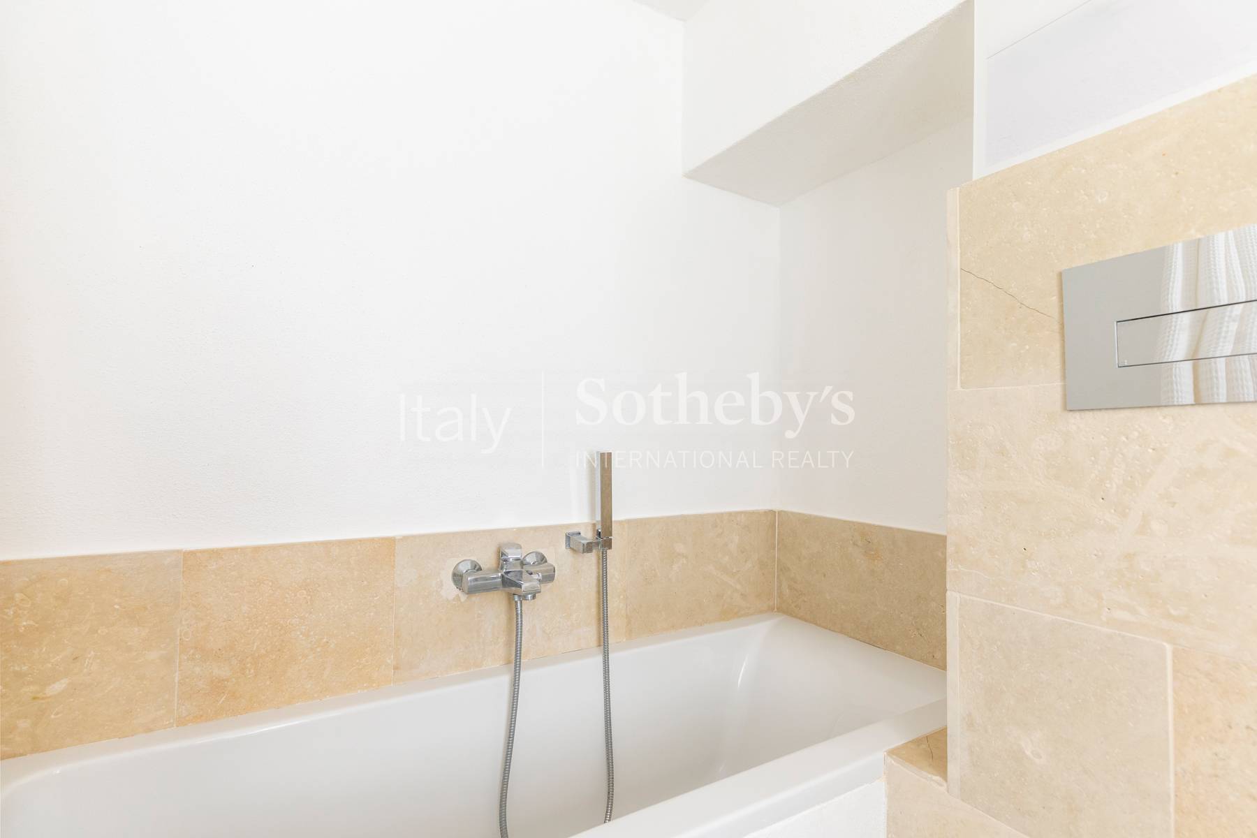  Detached property with a terrace, just a stone’s throw from the historic - 物件實景