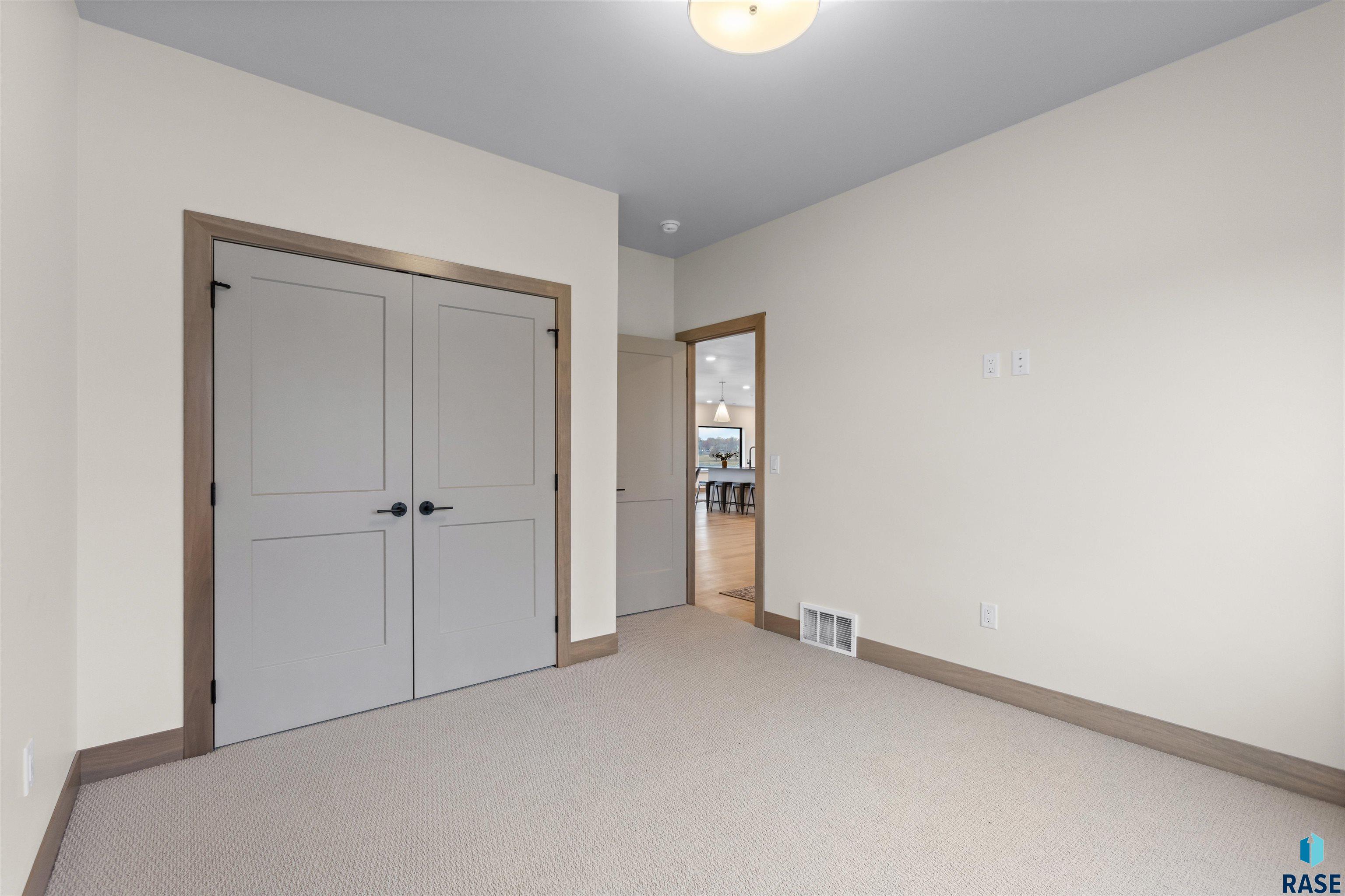 Sioux Falls, South Dakota, 57110, United States, 3 Bedrooms Bedrooms, ,2 BathroomsBathrooms,Residential,For Sale,1847243