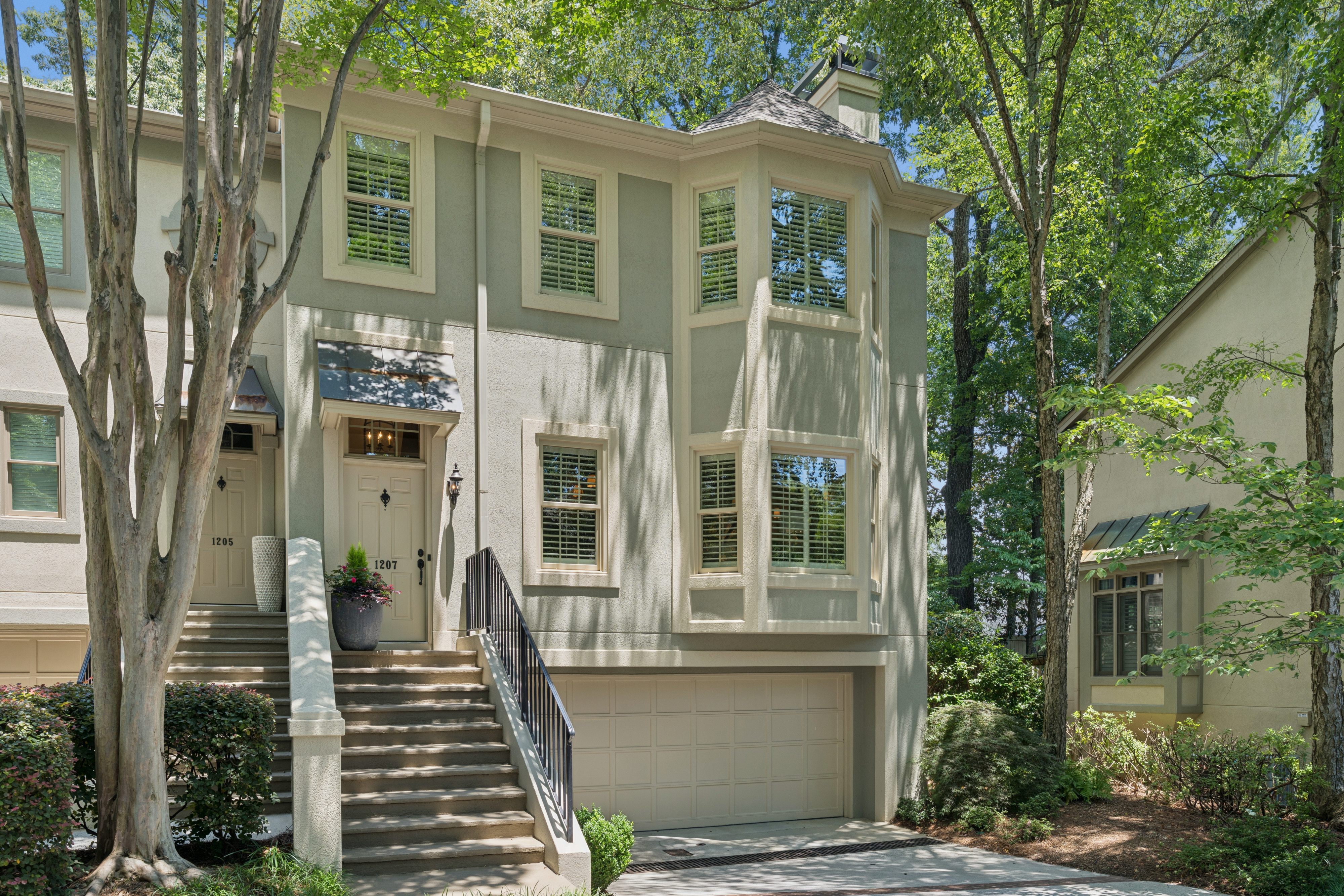  Carefully Curated End Unit Townhome in the Heart of Brookhaven - 物件實景
