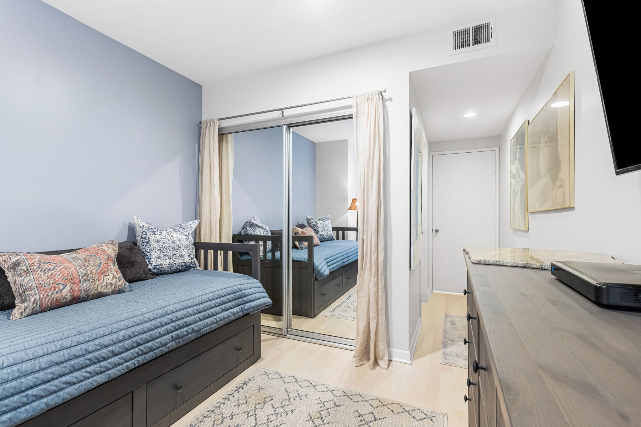  1617 S Beverly Glen Blvd - 物件實景