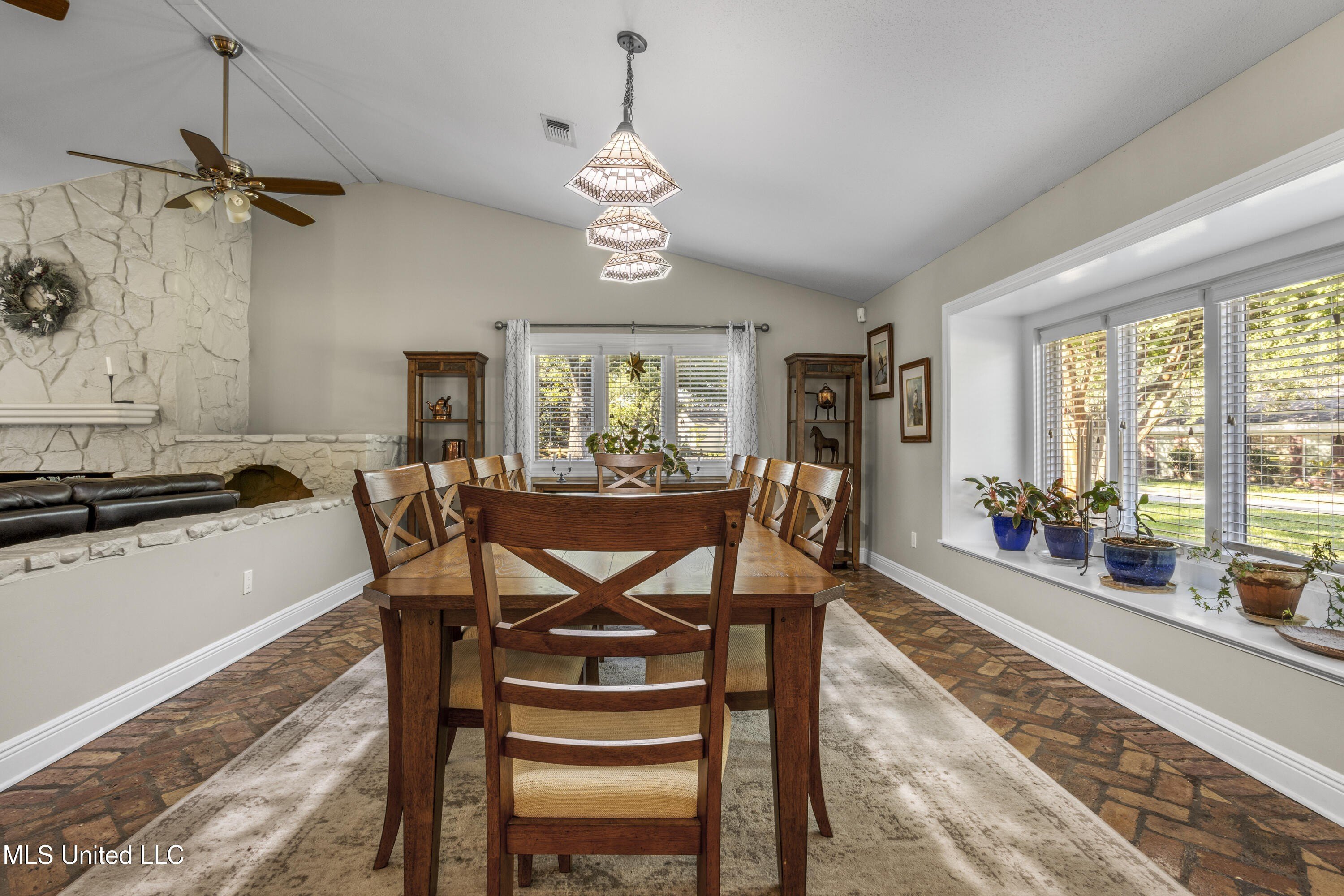 Gulfport, Mississippi, 39507, United States, 4 Bedrooms Bedrooms, ,4 BathroomsBathrooms,Residential,For Sale,1974539