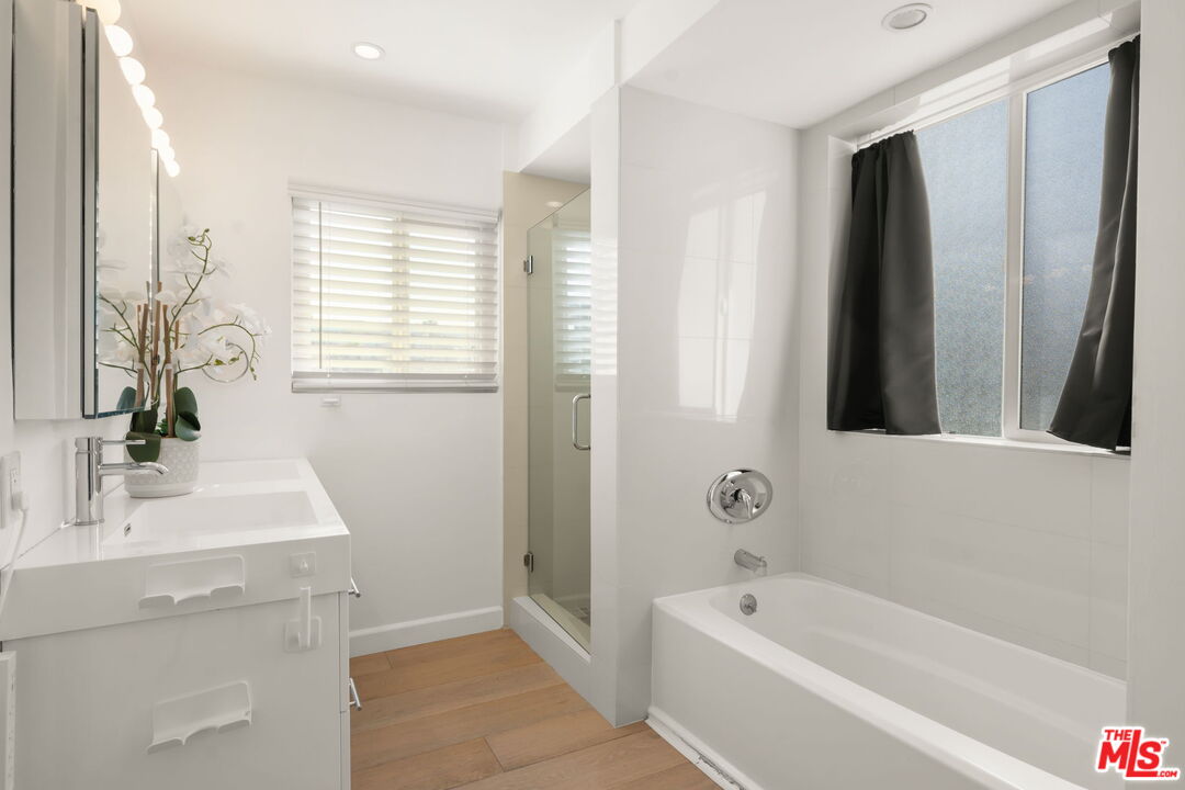 Los Angeles, California, 90046, United States, 3 Bedrooms Bedrooms, ,3 BathroomsBathrooms,Residential,For Sale,1989732