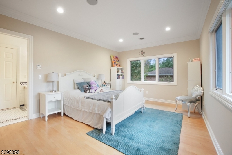 Millburn Twp., New Jersey, 07078, United States, 6 Bedrooms Bedrooms, ,7 BathroomsBathrooms,Residential,For Sale,1991831